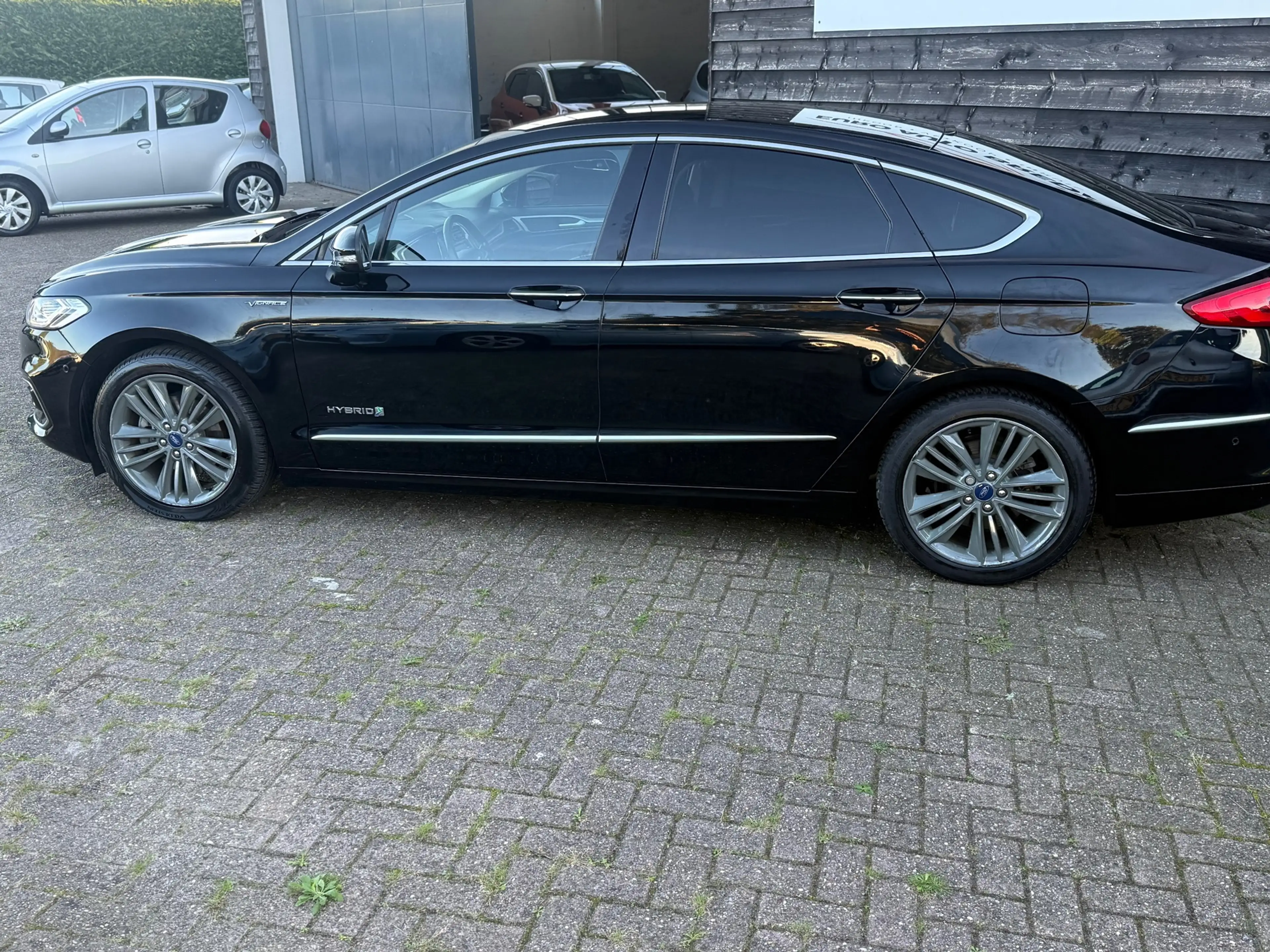 Ford Mondeo 2.0 IVCT HEV Vignale — photo 9