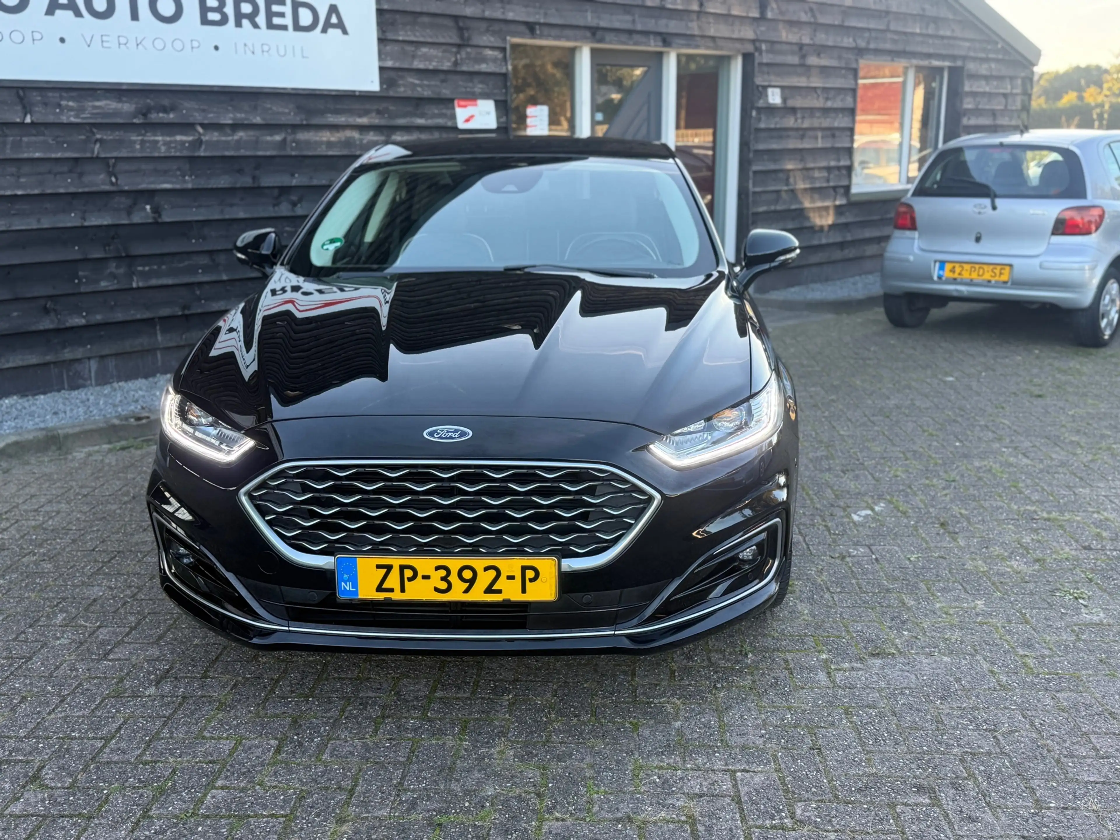 Ford Mondeo 2.0 IVCT HEV Vignale — photo 3