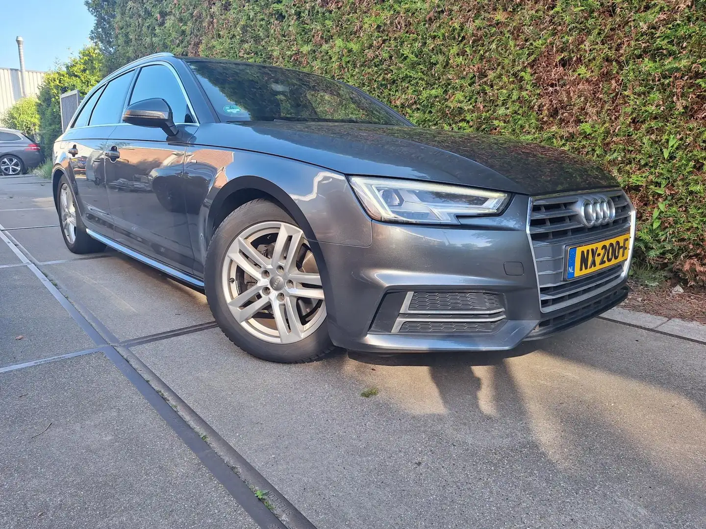 Audi A4 Avant 1.4 TFSI Sport S line edition Grijs - 2