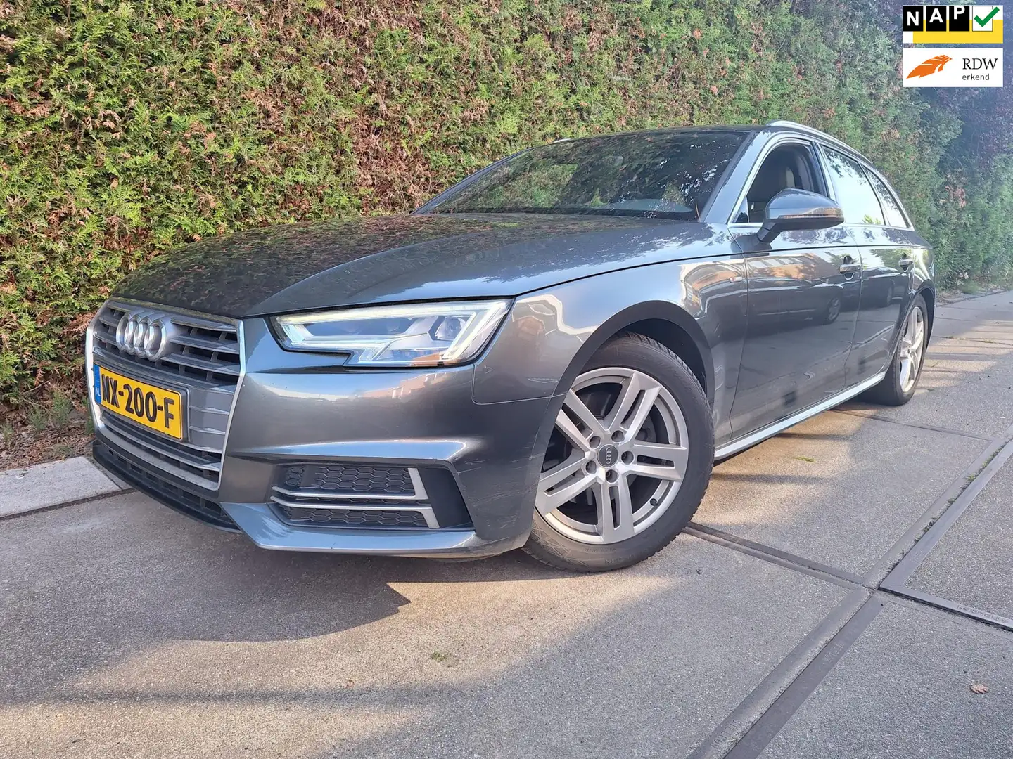 Audi A4 Avant 1.4 TFSI Sport S line edition Grijs - 1