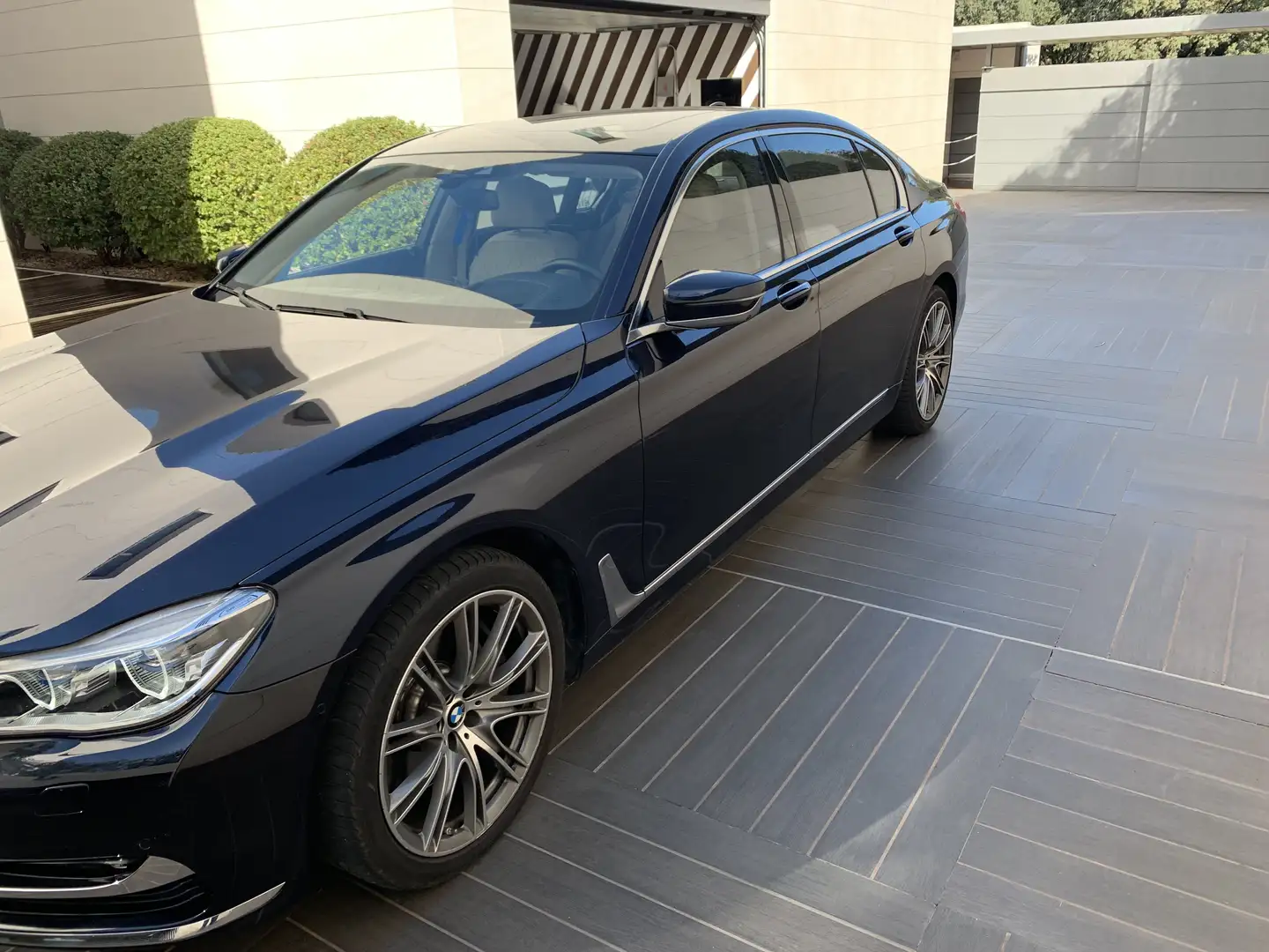 BMW 750 750i Aut. L XDRIVE - 1