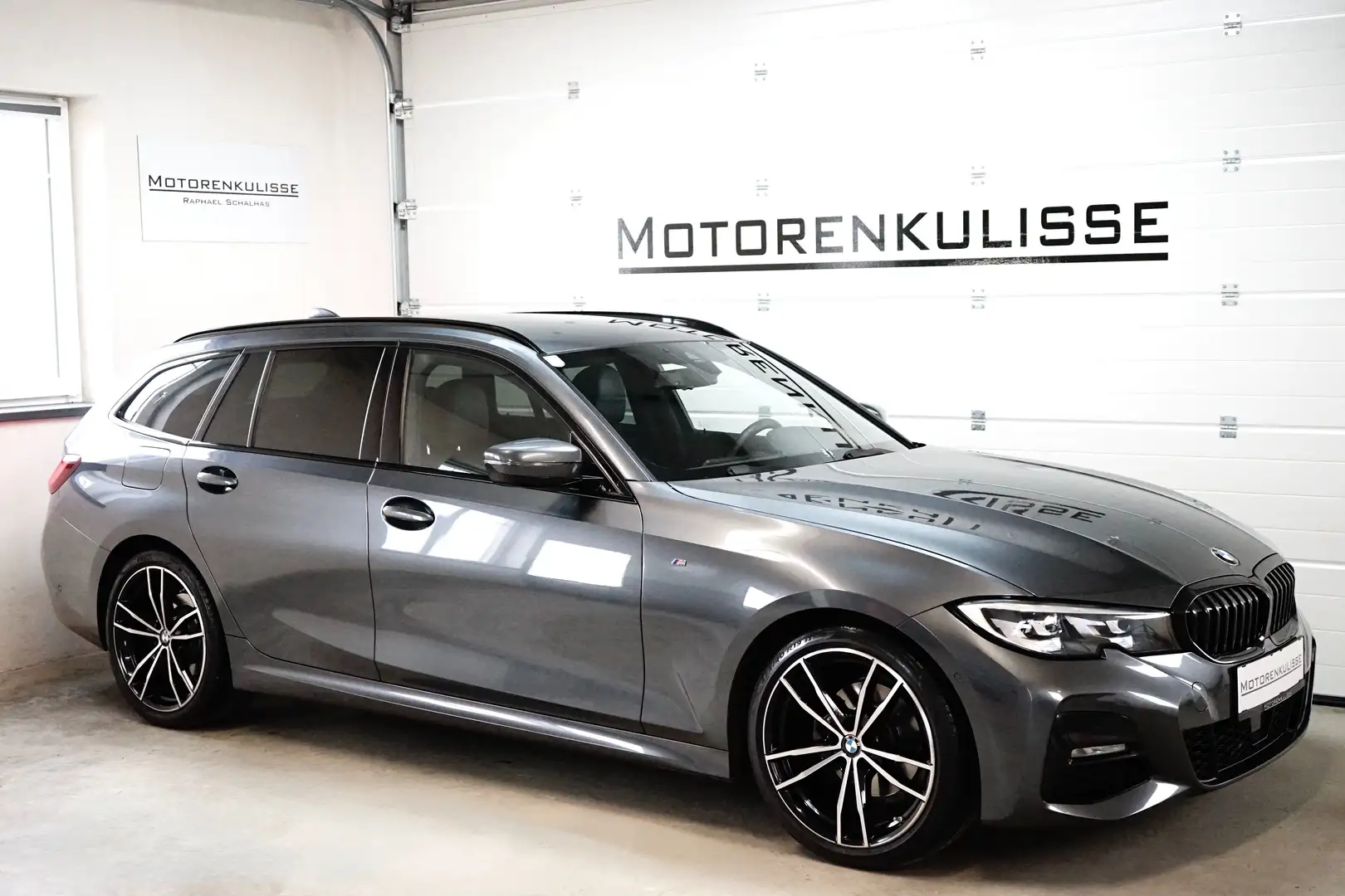BMW 320 d xDrive Touring M-Sport Aut - AHK - DA+ - HIFI Gris - 1