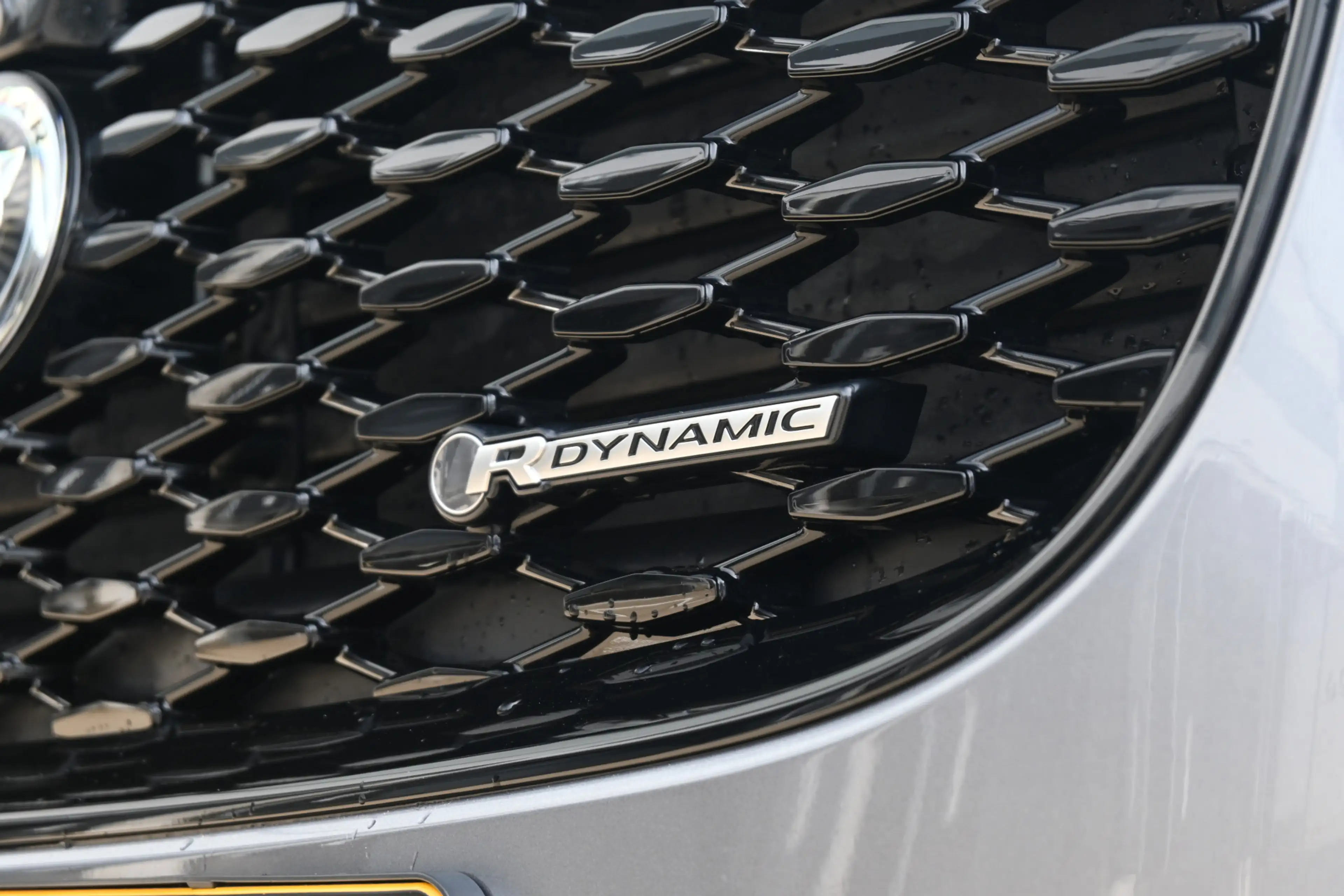 Jaguar E-Pace 1.5 P300e AWD R-Dynamic HSE — photo 14