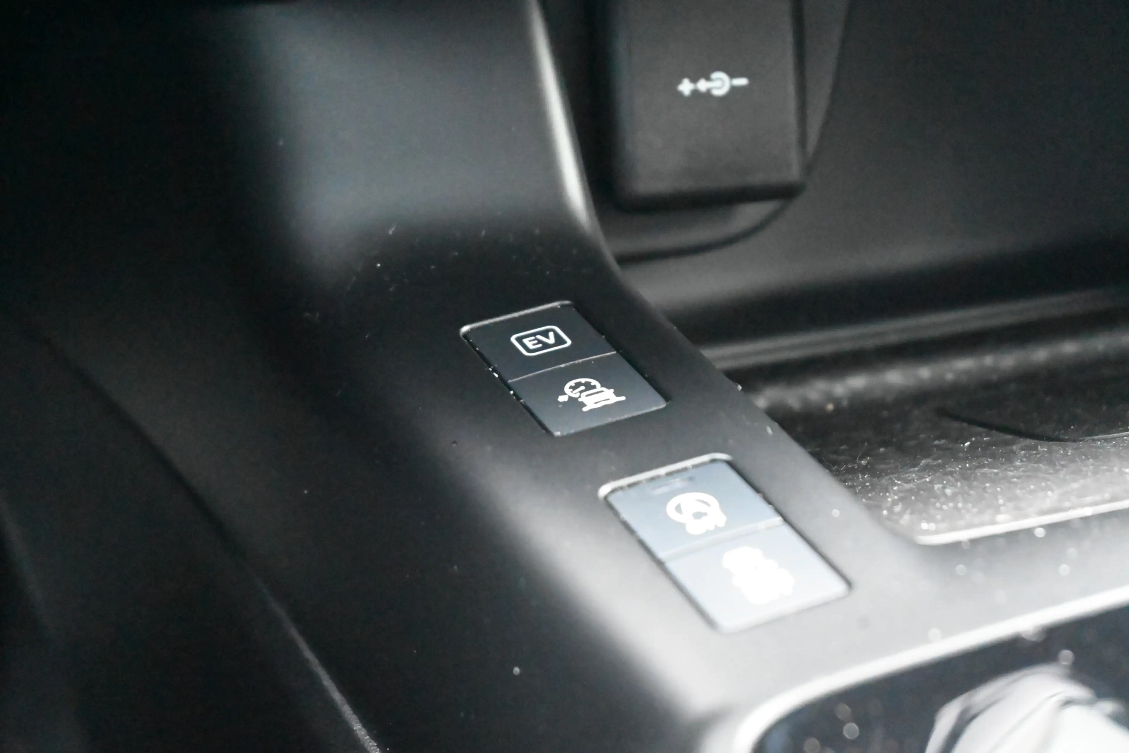 Jaguar E-Pace 1.5 P300e AWD R-Dynamic HSE — photo 34