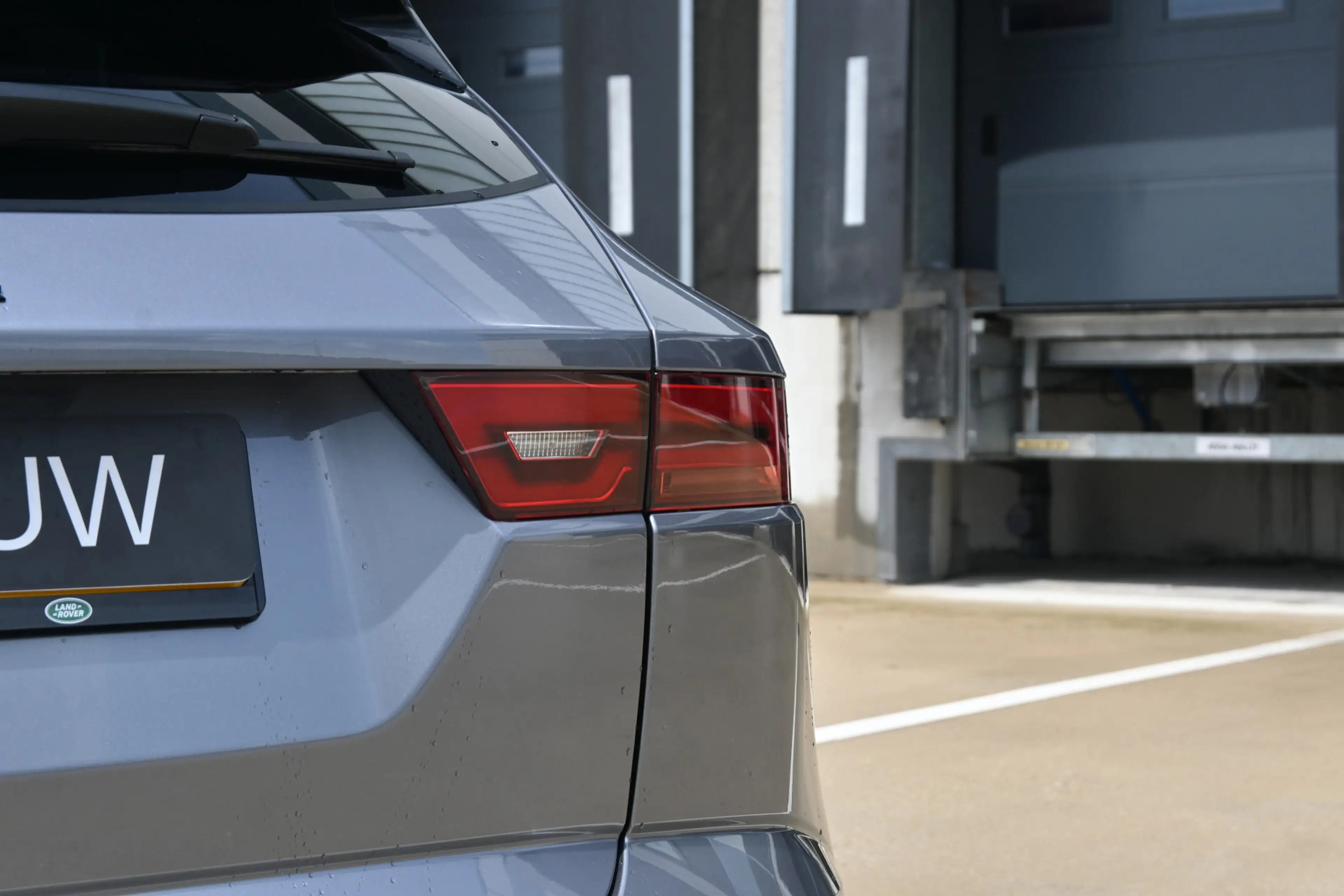 Jaguar E-Pace 1.5 P300e AWD R-Dynamic HSE — photo 15