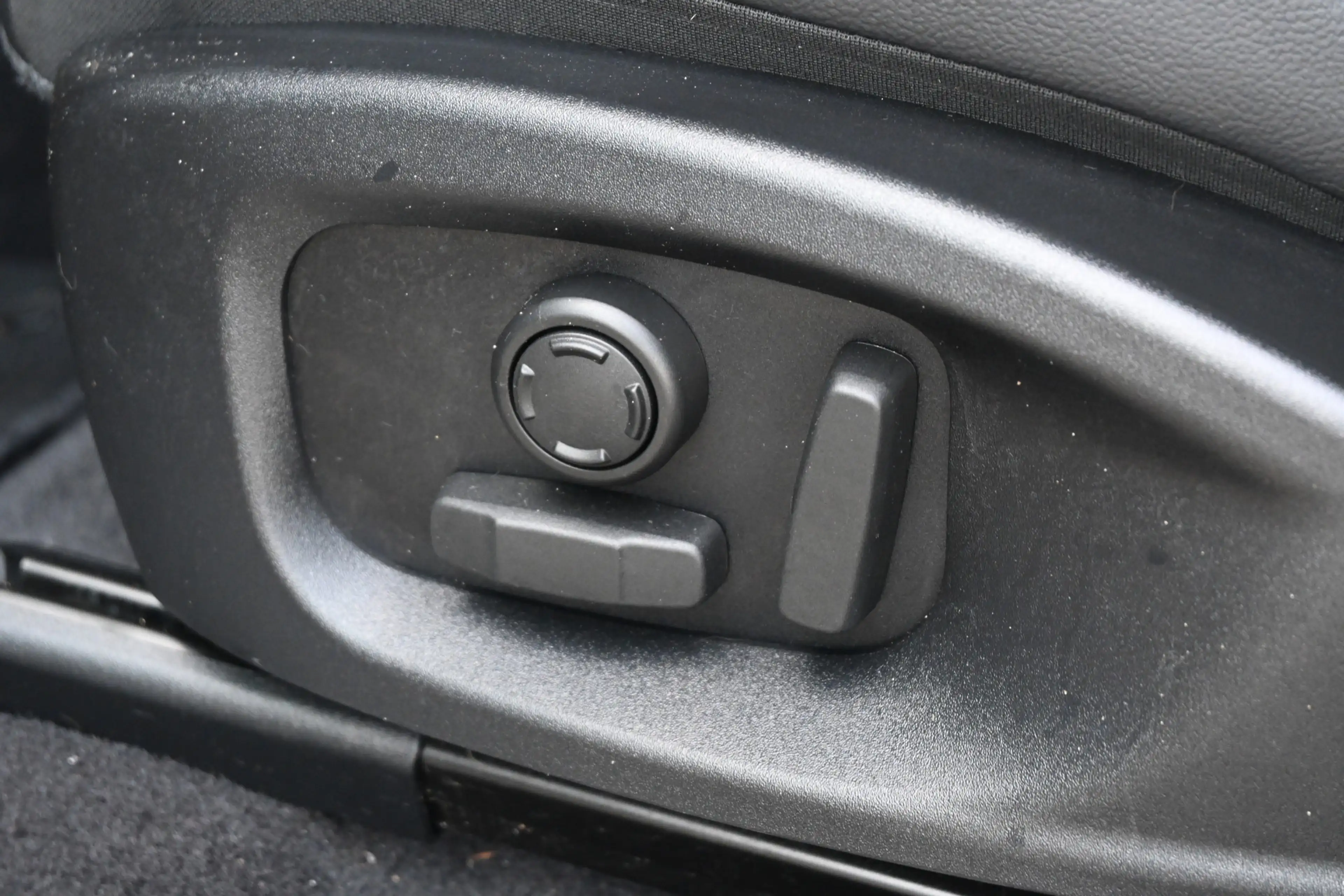 Jaguar E-Pace 1.5 P300e AWD R-Dynamic HSE — photo 22