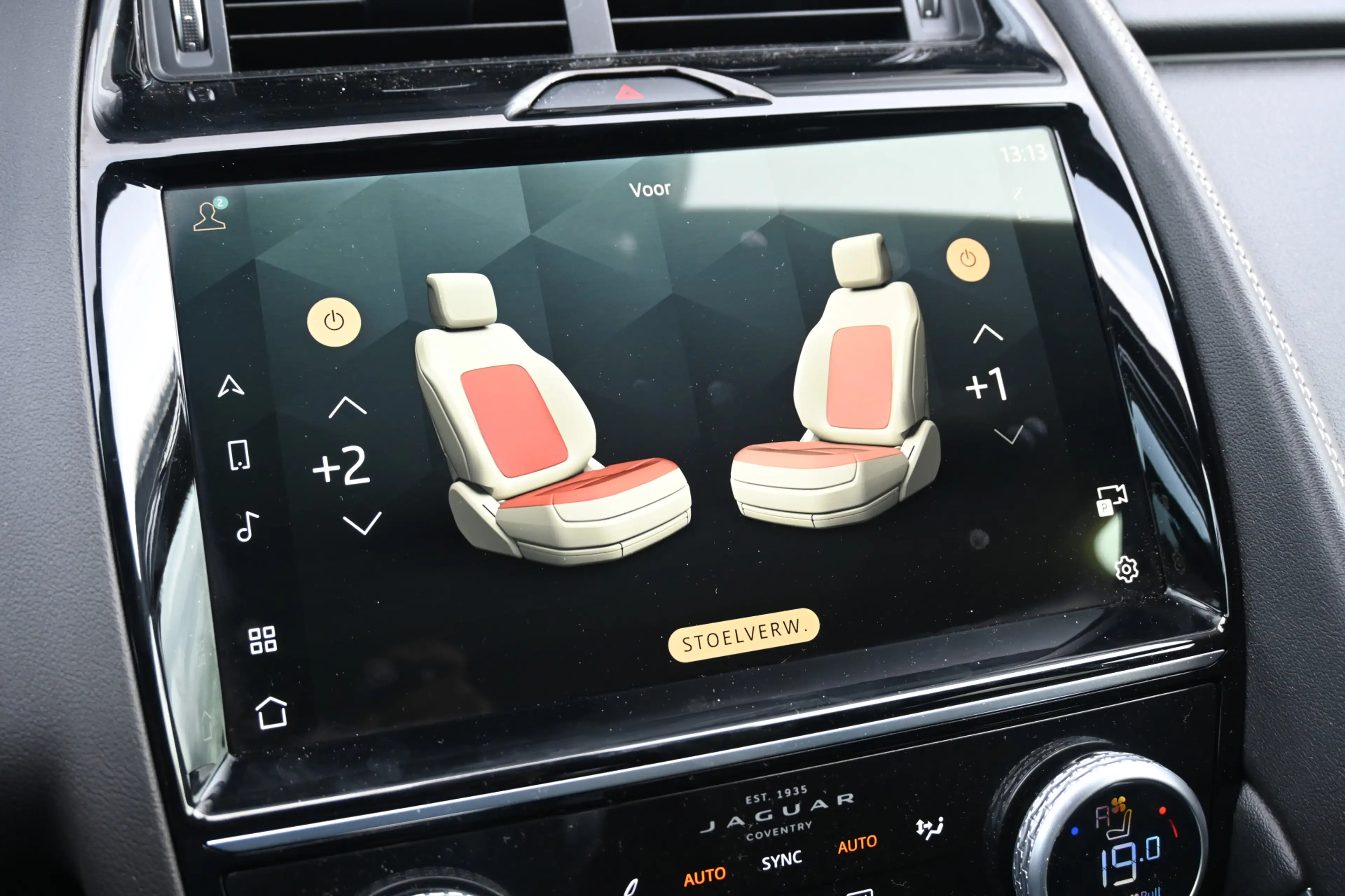 Jaguar E-Pace 1.5 P300e AWD R-Dynamic HSE — photo 29