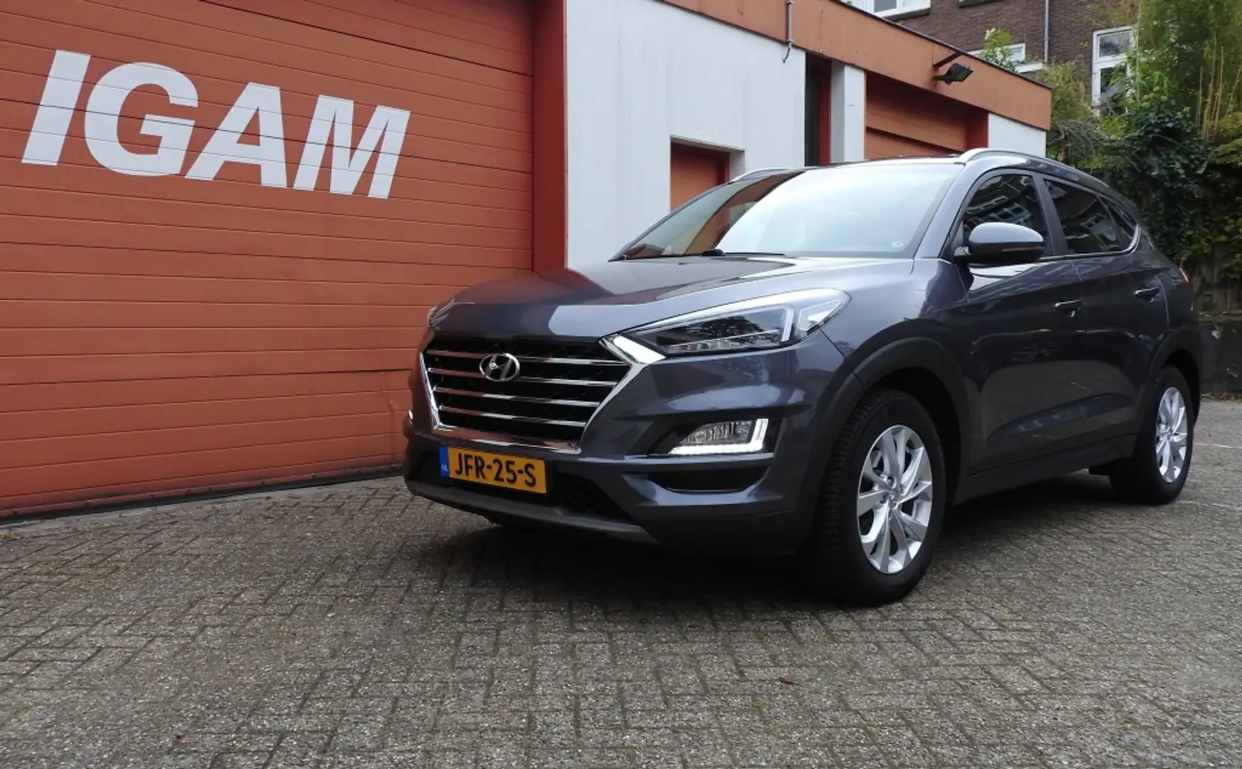 Hyundai TUCSON 1.6 T-GDI Comfort, luxe, AUTOM, trekhaak, CC, navi Gris - 1