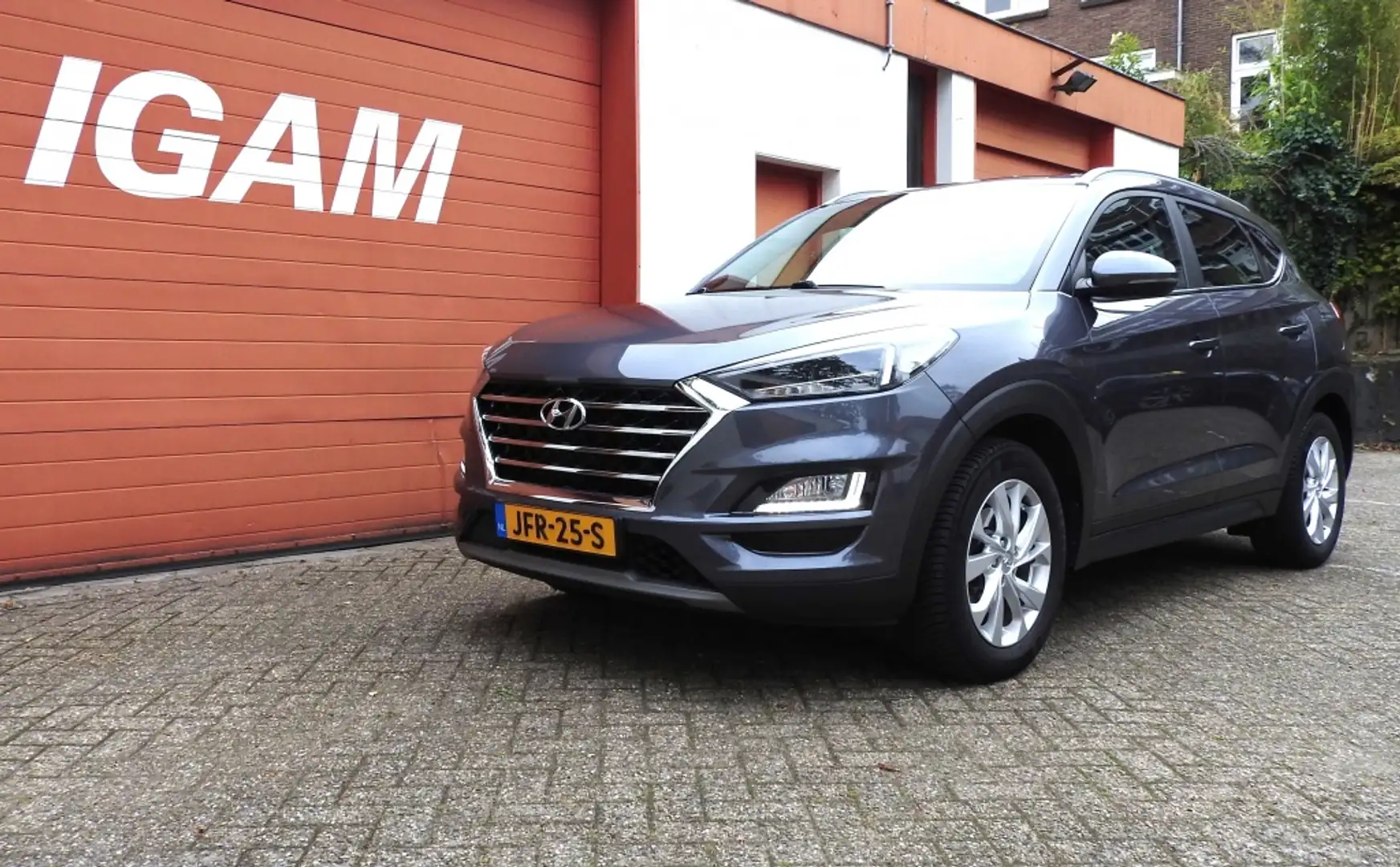 Hyundai TUCSON 1.6 T-GDI Comfort, luxe, AUTOM, trekhaak, CC, navi Gris - 1