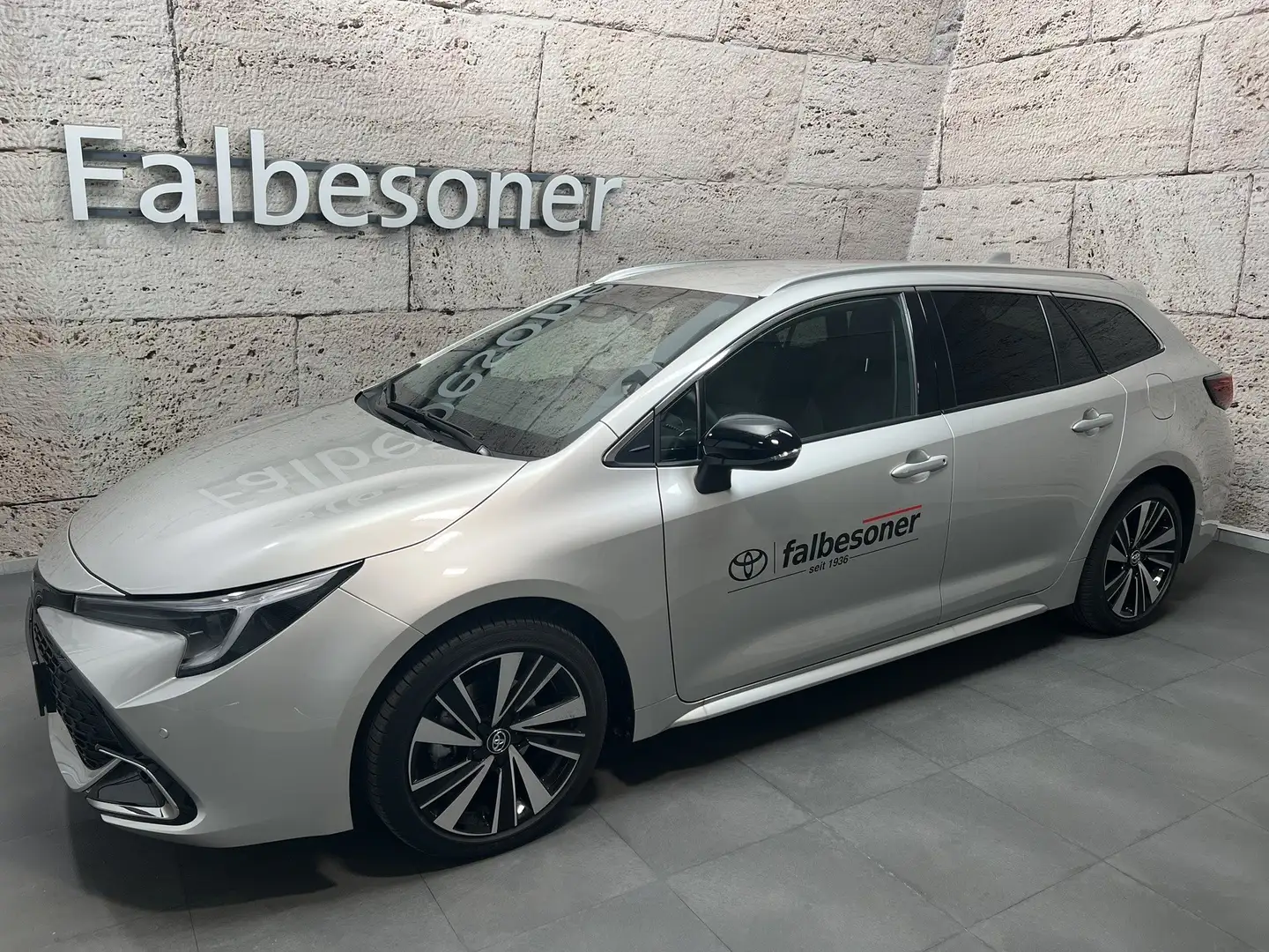 Toyota Corolla Touring Sports 1,8 Hybrid Active Drive + Safety Pa Silber - 2