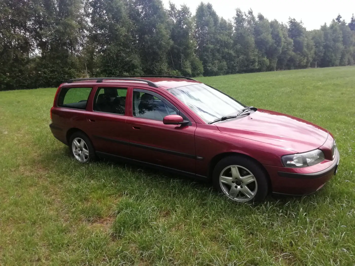 Volvo V70 2.4 Premium Rot - 2