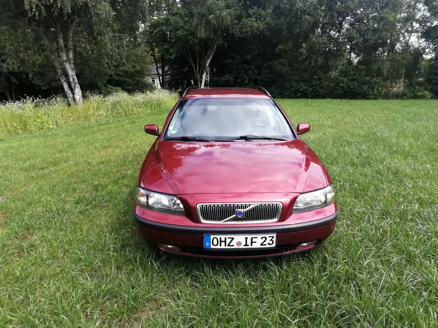 Volvo V70 2.4 Premium Rot - 1