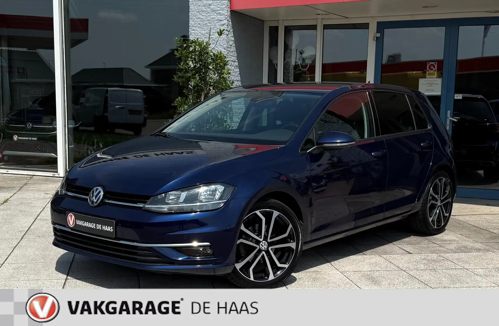 Volkswagen Golf 1.0 TSI Comfortline Blauw - 1