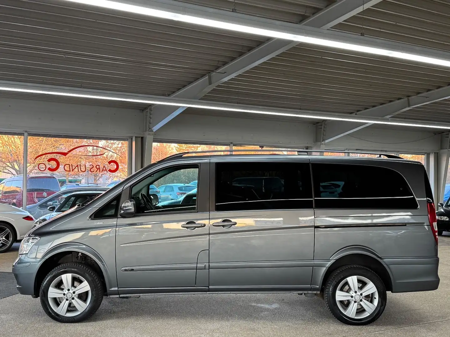Mercedes-Benz Viano 4M 2.2 CDI lang 6Sitz STHZ*AHK*SHZ*NAV*19% Grau - 2