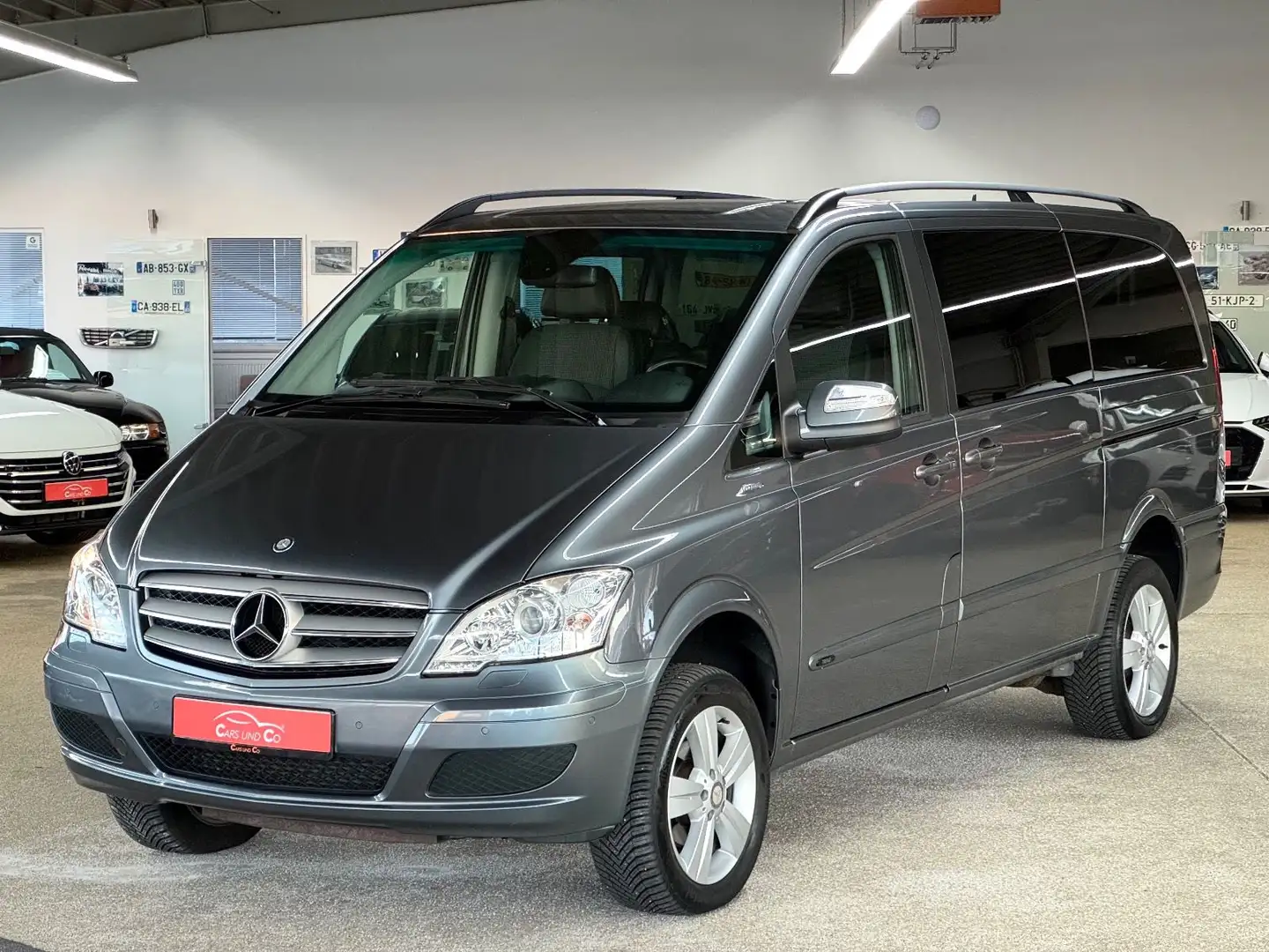 Mercedes-Benz Viano 4M 2.2 CDI lang 6Sitz STHZ*AHK*SHZ*NAV*19% Grau - 1