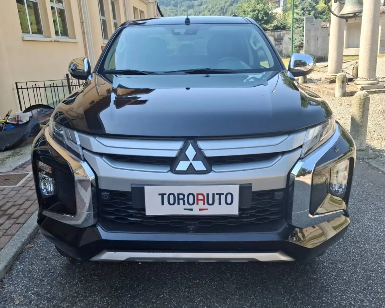 Mitsubishi L200 2.3 D Double Cab 4x4 Diamond Nero - 2