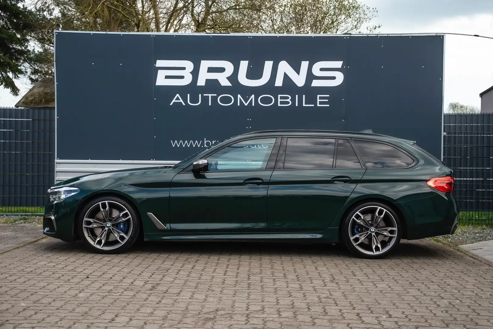 BMW 550 d xDrive Touring HUD PANO 20 Zoll Leder LED Zelená - 2