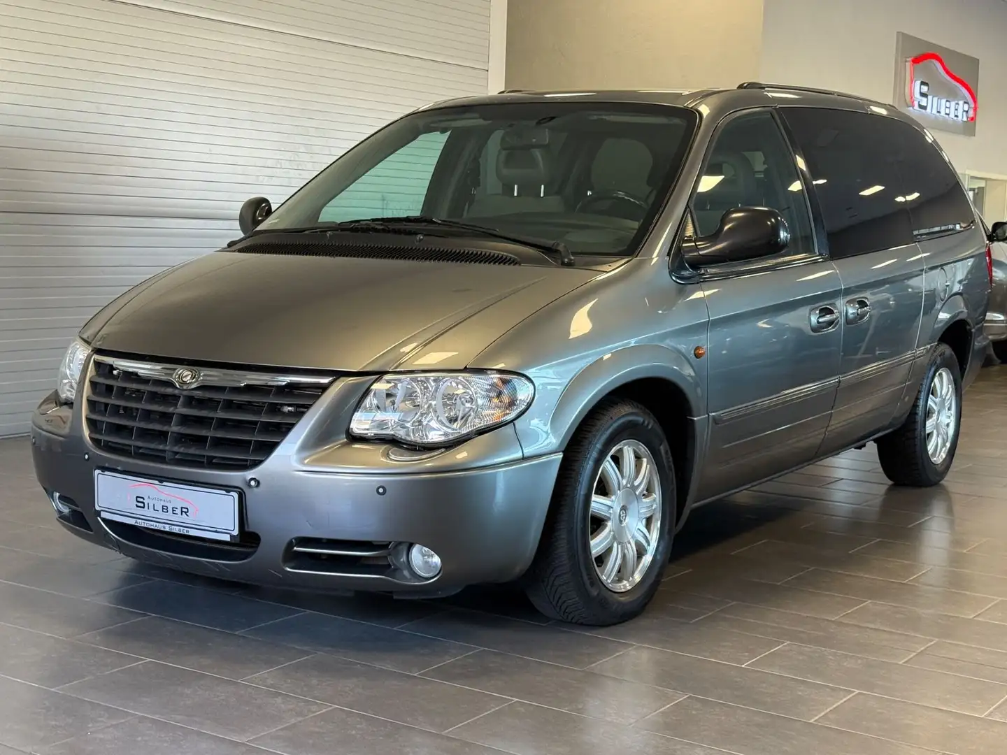 Chrysler Voyager 2.8 CRD LTD Leder/DVD/Stdhz. Grau - 1