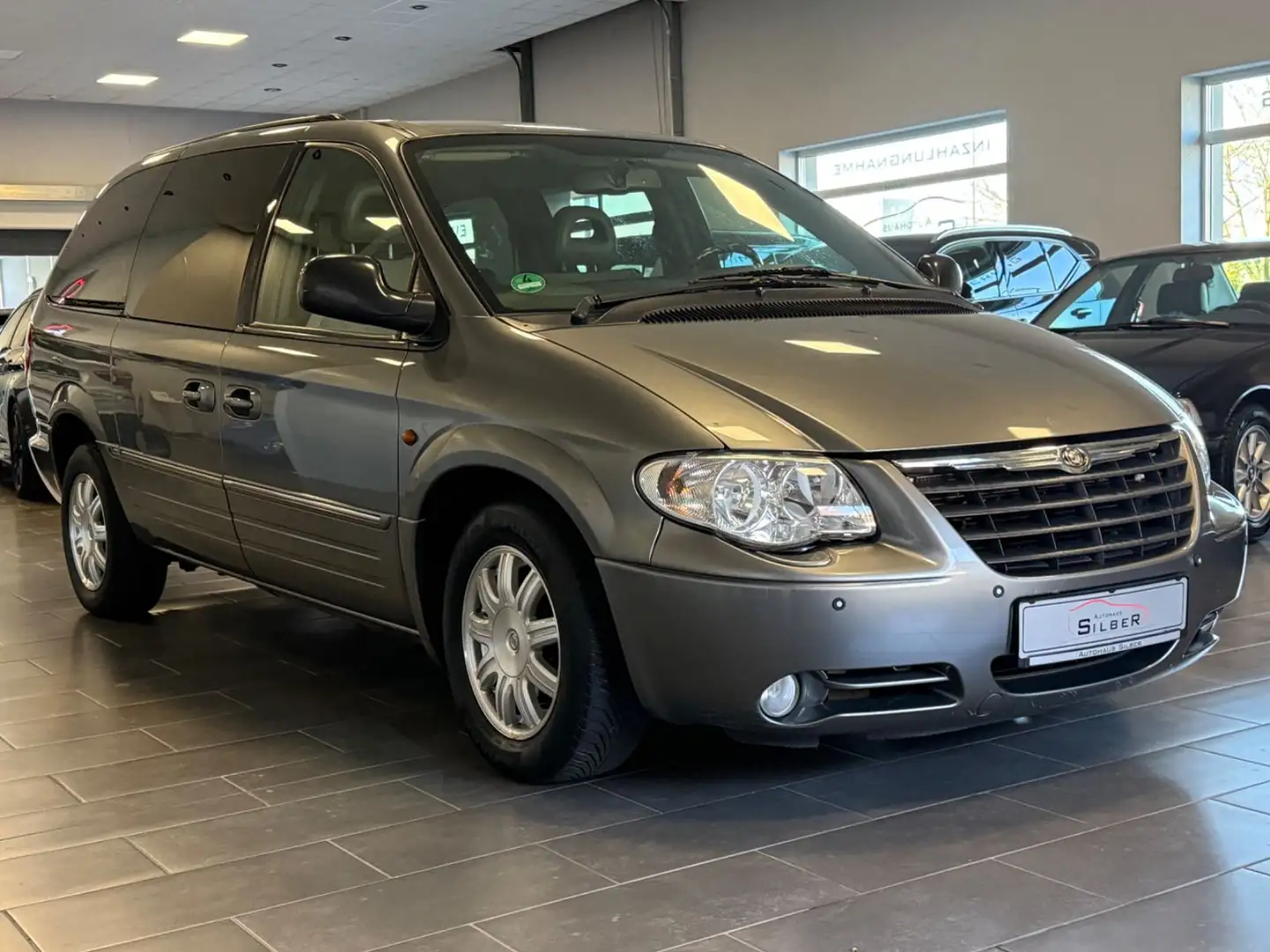Chrysler Voyager 2.8 CRD LTD Leder/DVD/Stdhz. Grau - 2