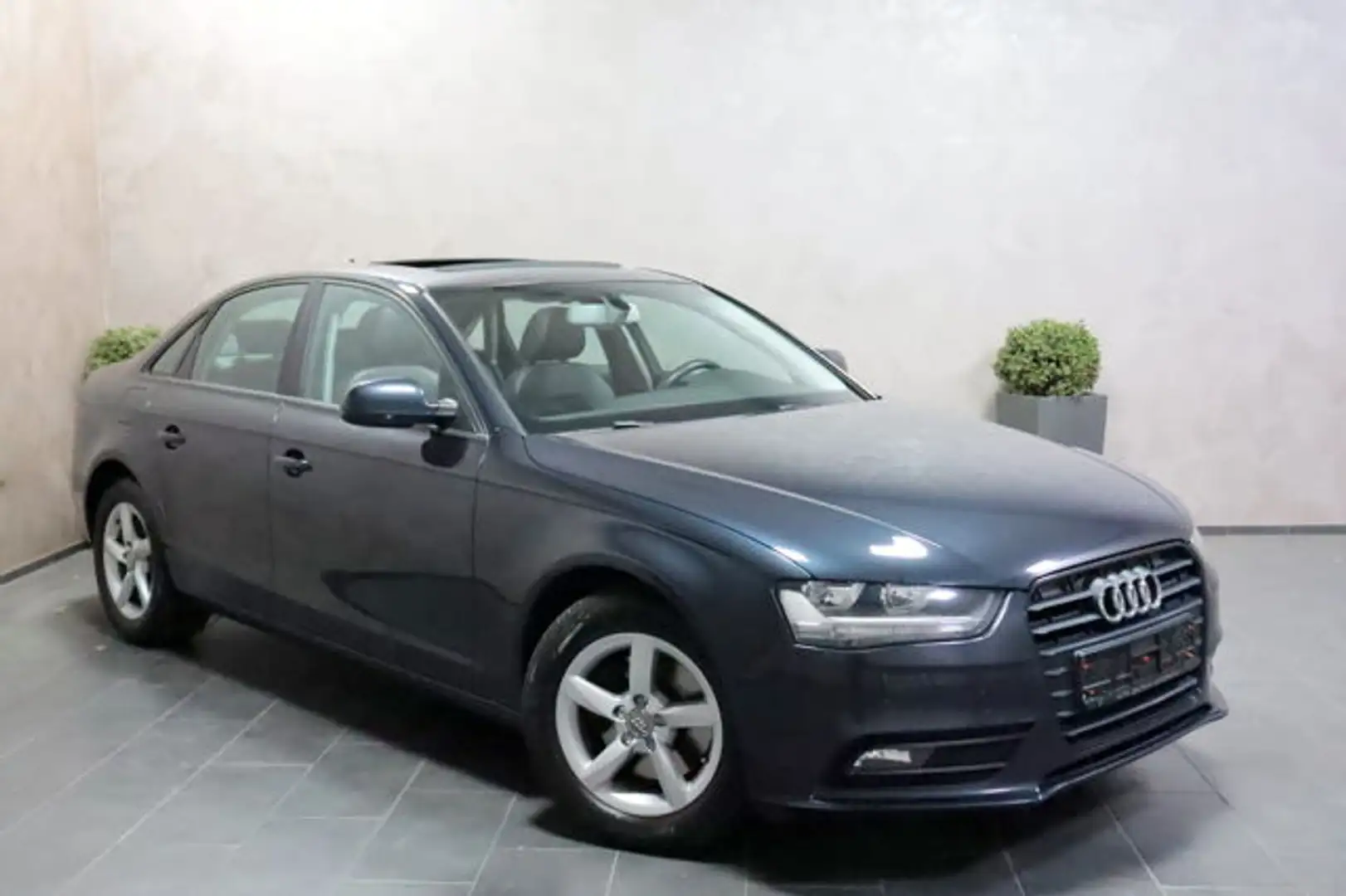 Audi A4 Limo. Automatik LEDER NAVI SHZ SCHECKHEFTGEP. Синий - 2