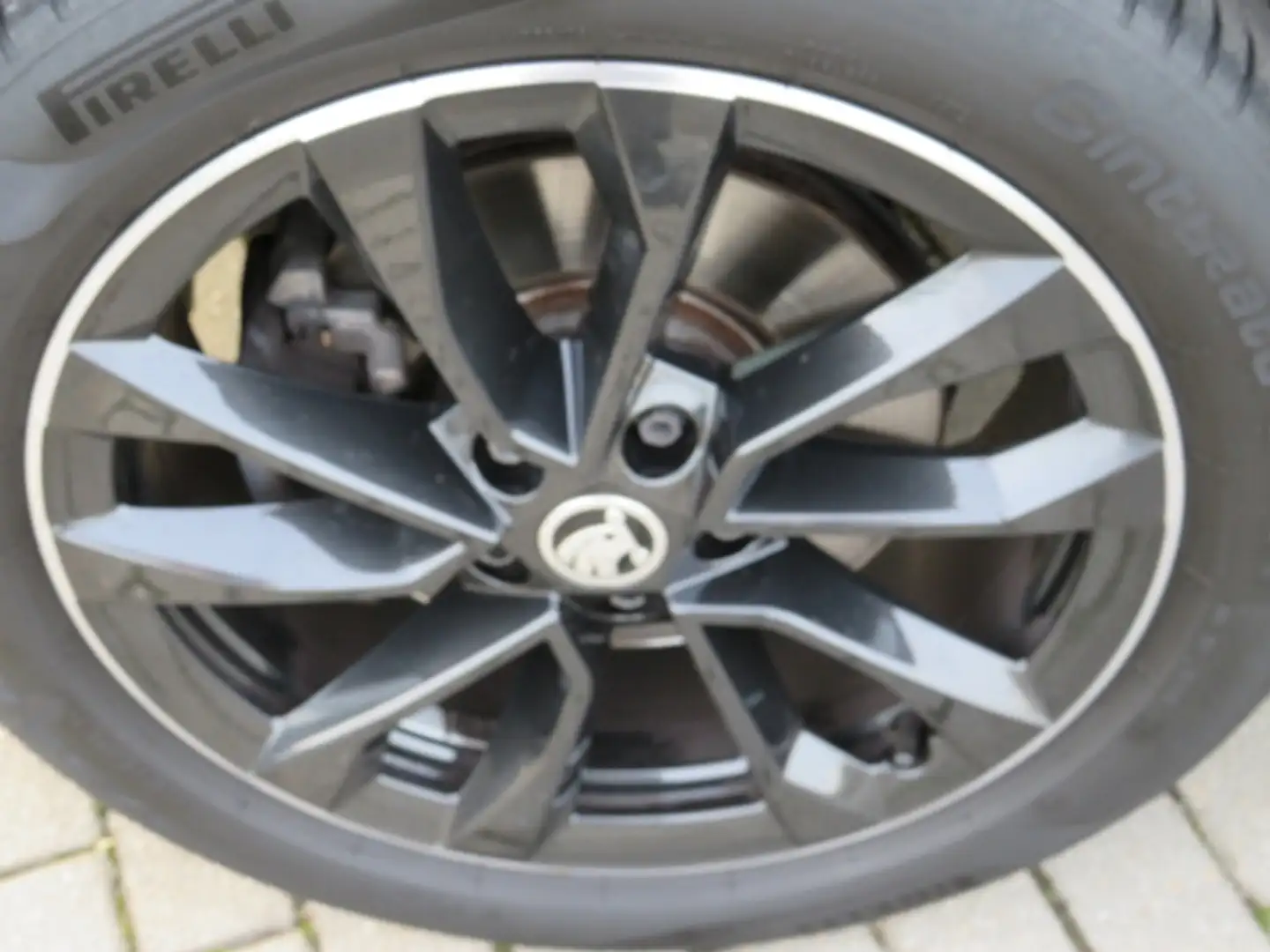 Skoda Karoq Sportline 4x4 StHZ Sportsitze var. LB Schwarz - 2