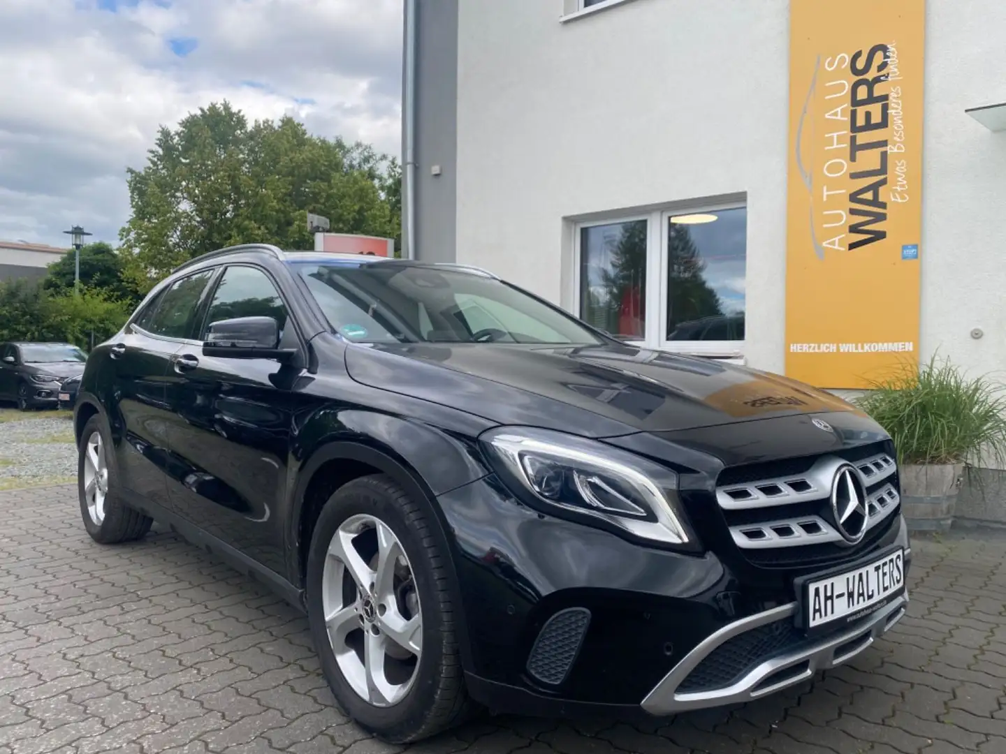Mercedes-Benz GLA 200 =Automatik-LED-Navi-Scheckheft= Schwarz - 1