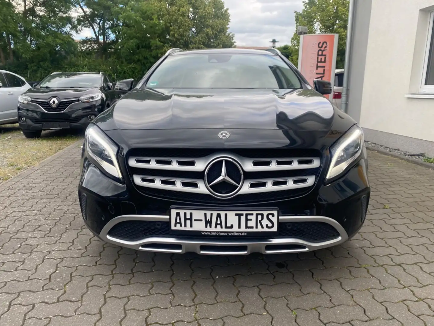 Mercedes-Benz GLA 200 =Automatik-LED-Navi-Scheckheft= Schwarz - 2