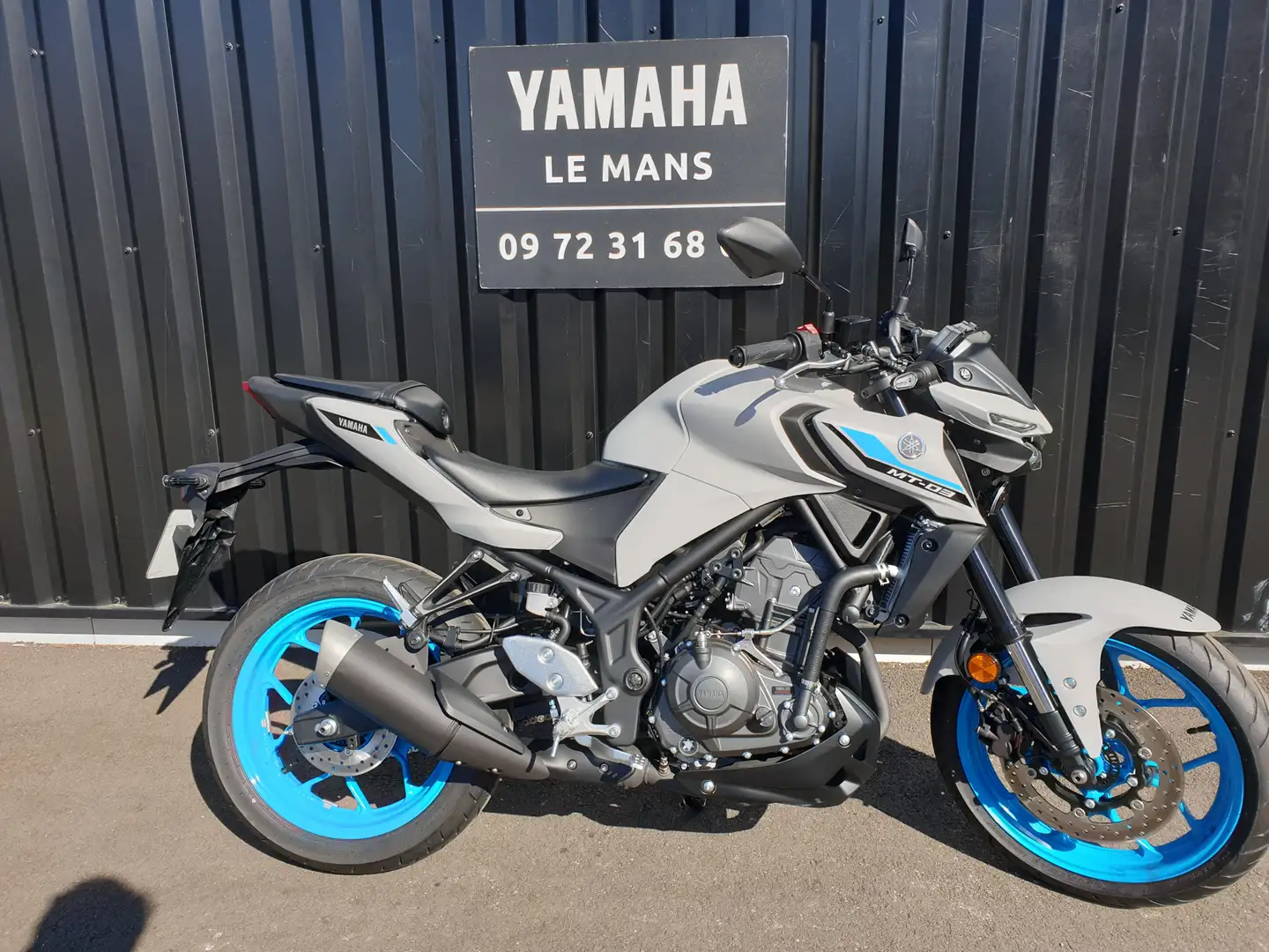 Yamaha MT-03 Gris - 1
