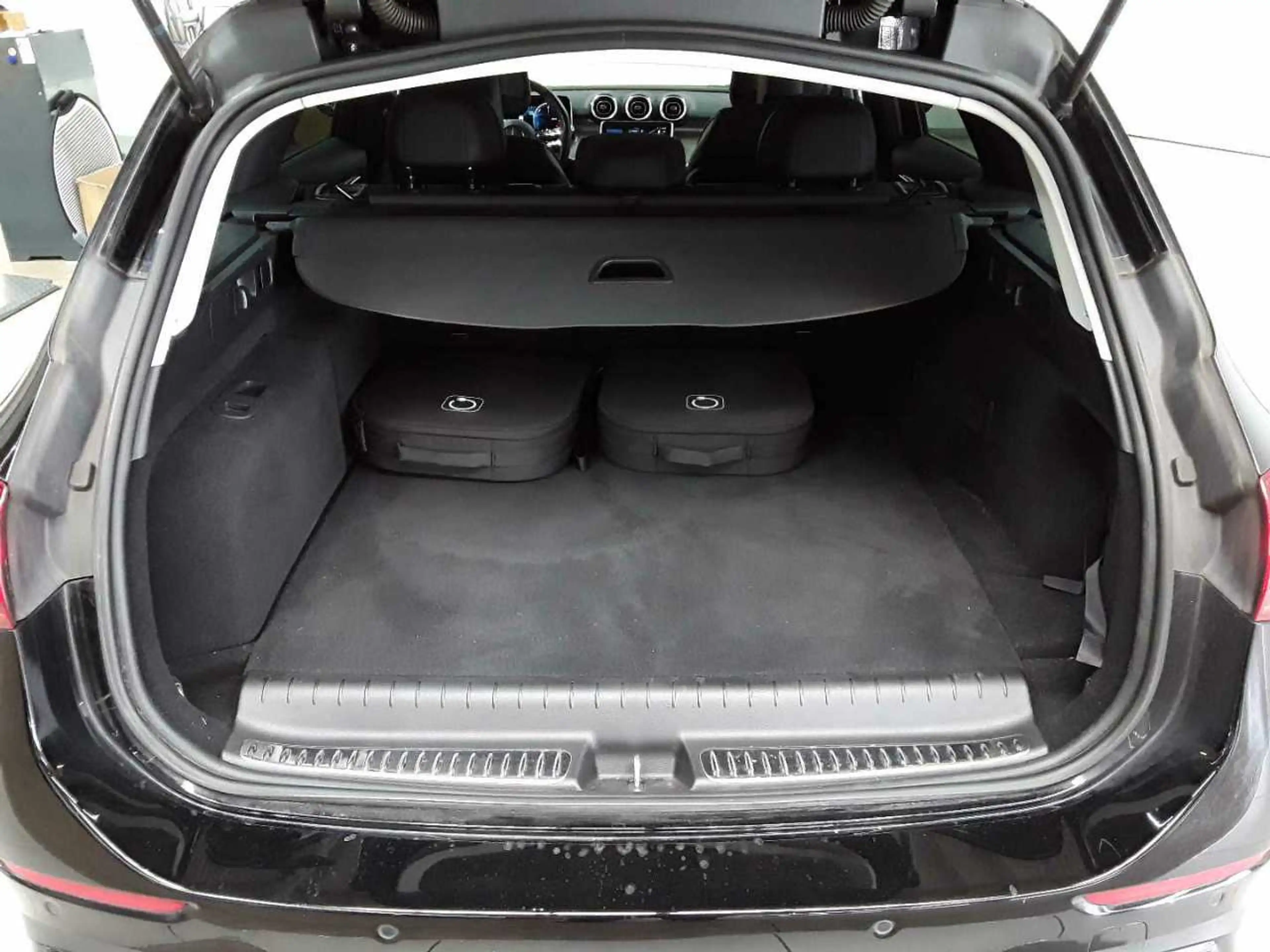 Mercedes-Benz C 300 C 300 e T 9G- AMG DIS KomfP AssiP — photo 15