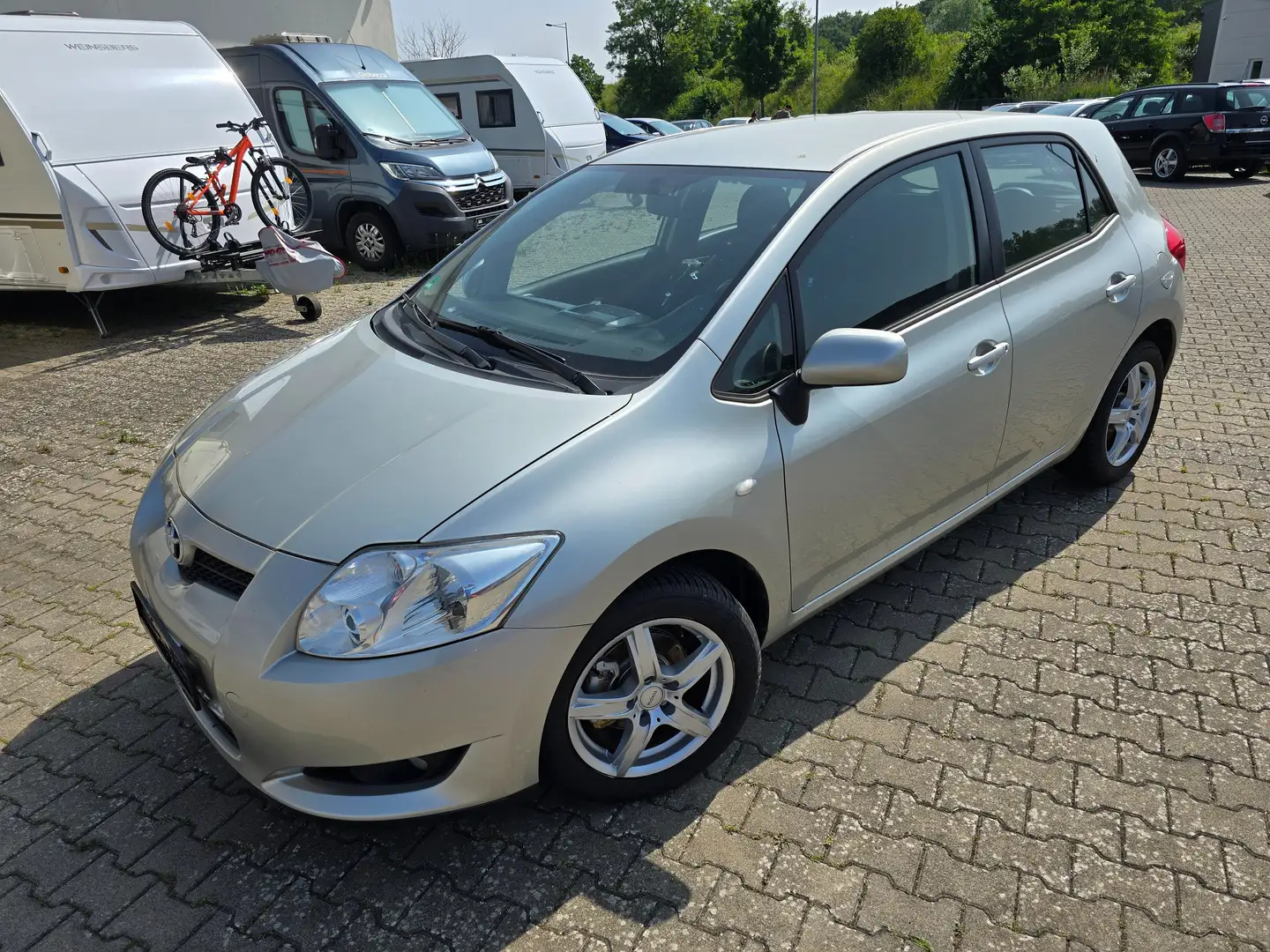 Toyota Auris Luna Grau - 1