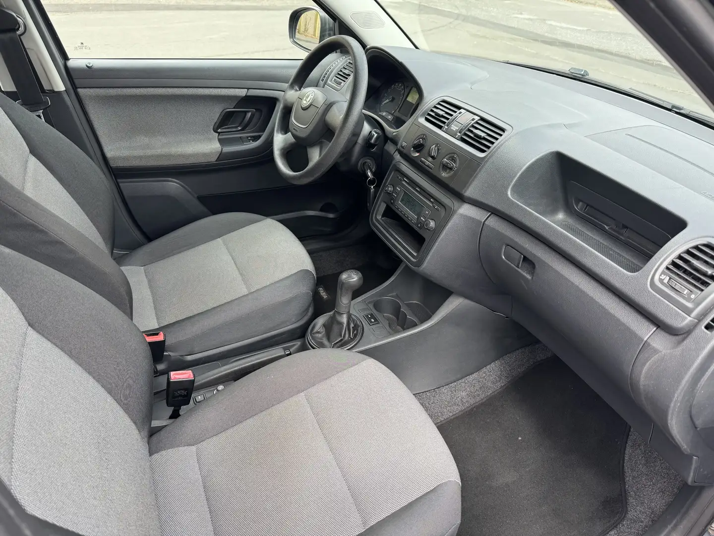 Skoda Fabia 1.2l TDI GreenLine Gris - 2