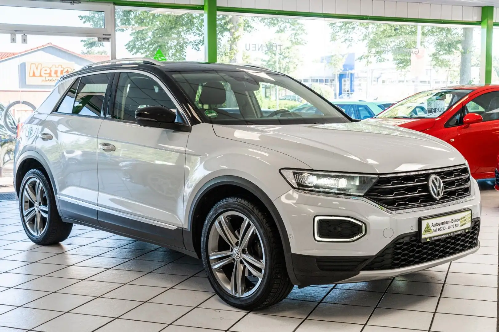 Volkswagen T-Roc 1.5 TSI Benzin IQ Drive Automatik ACC Argent - 2