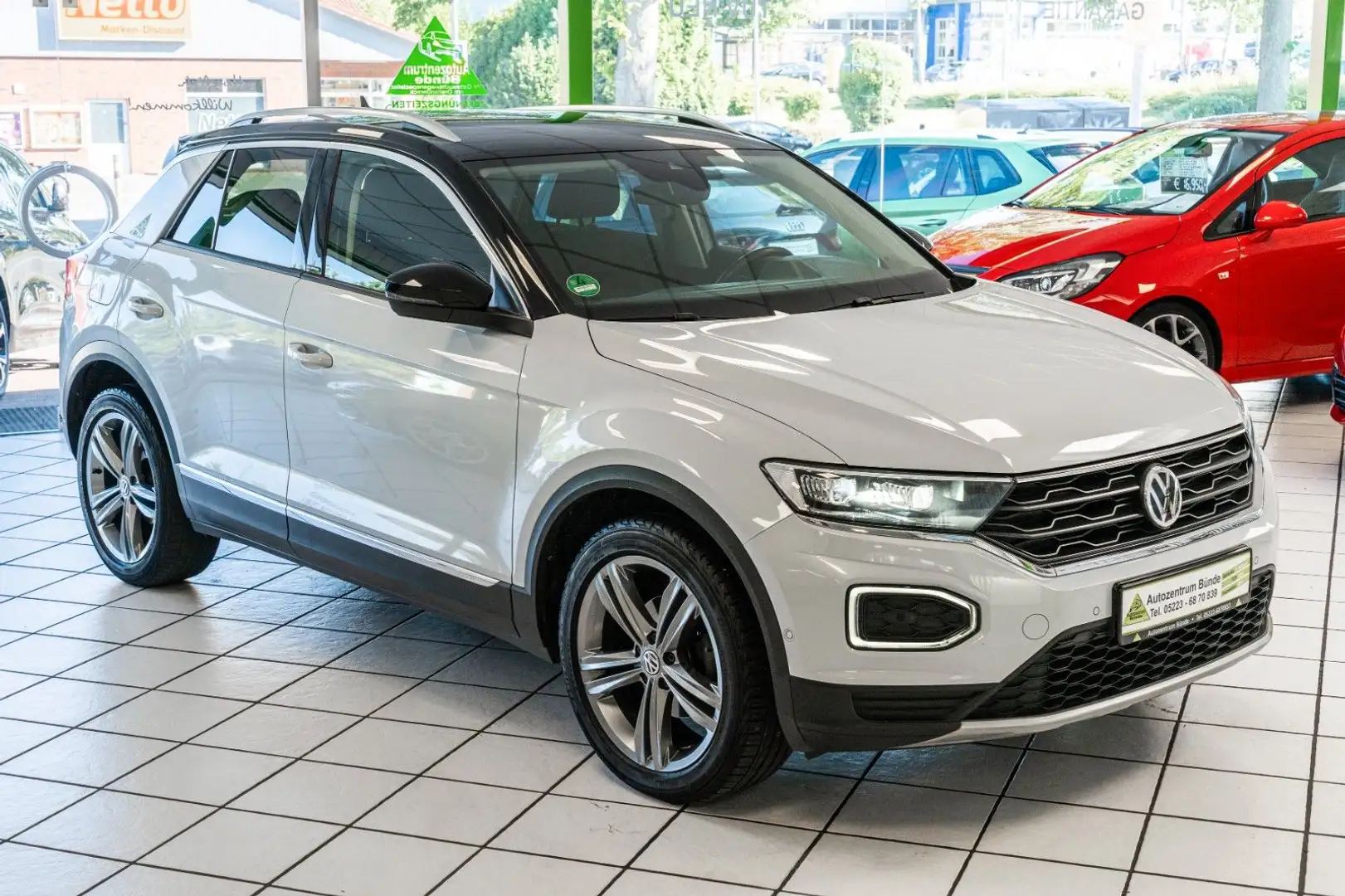 Volkswagen T-Roc 1.5 TSI Benzin IQ Drive Automatik ACC Argent - 1