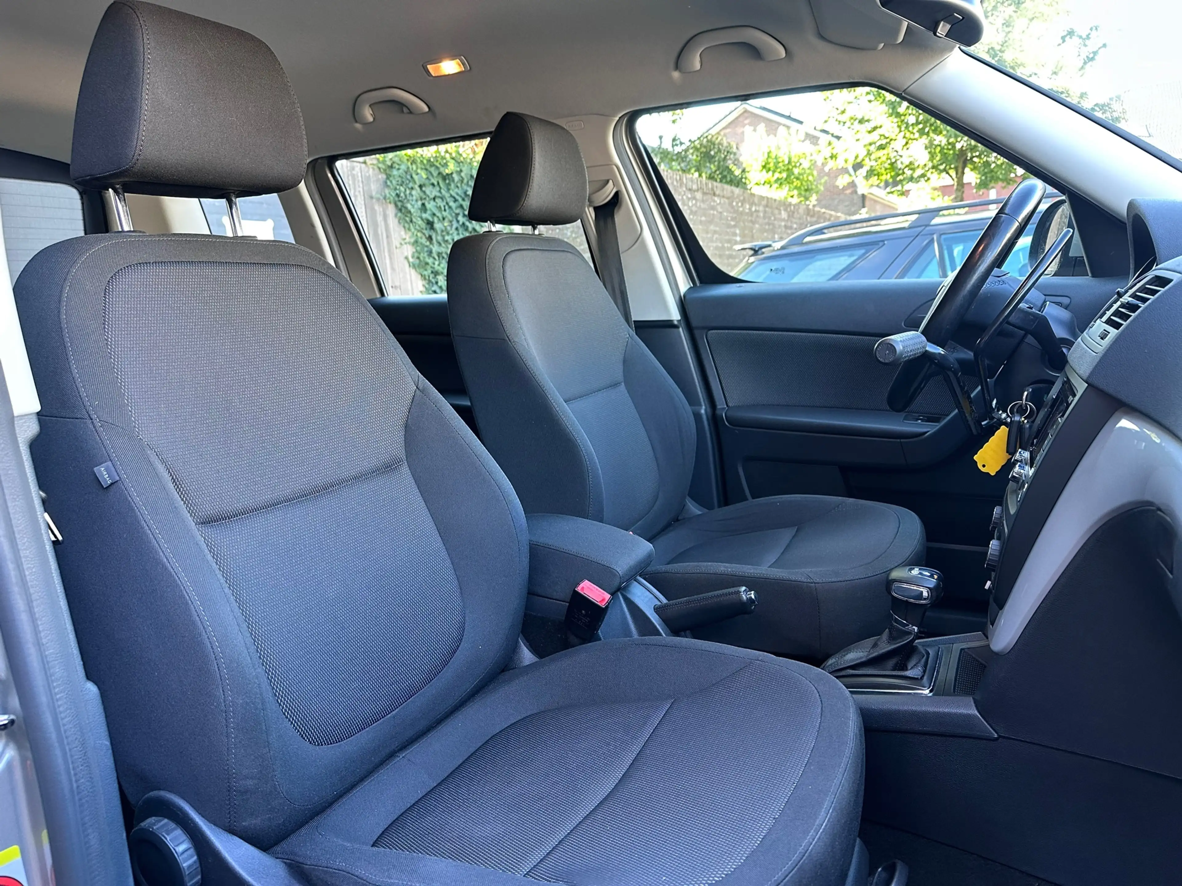 Skoda Yeti 1.2 TSI Ambition MIVA BEST / AUTO / CLIMA / NAVI — photo 13