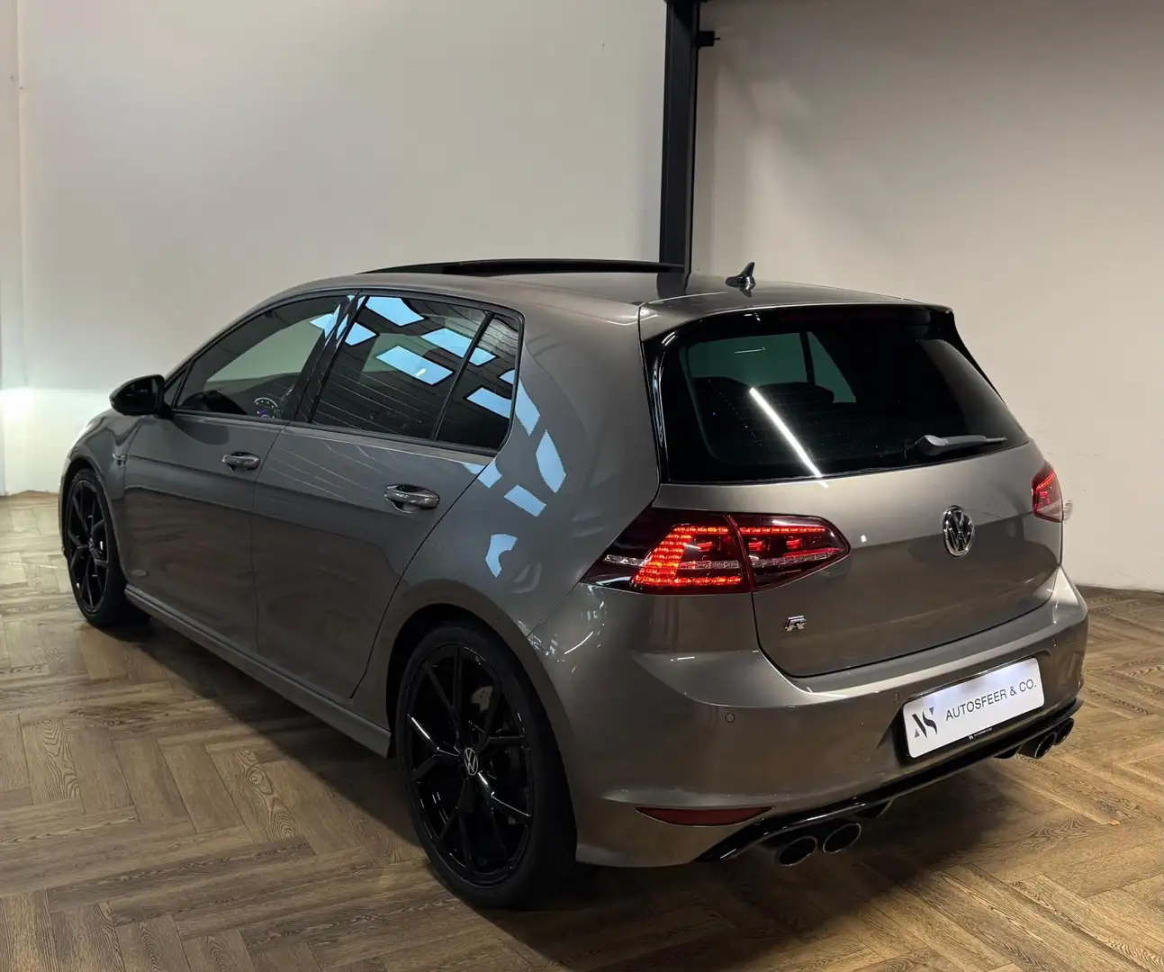 Volkswagen Golf 2.0 TSI R 4Motion PANO KEYLESS Zwart - 2