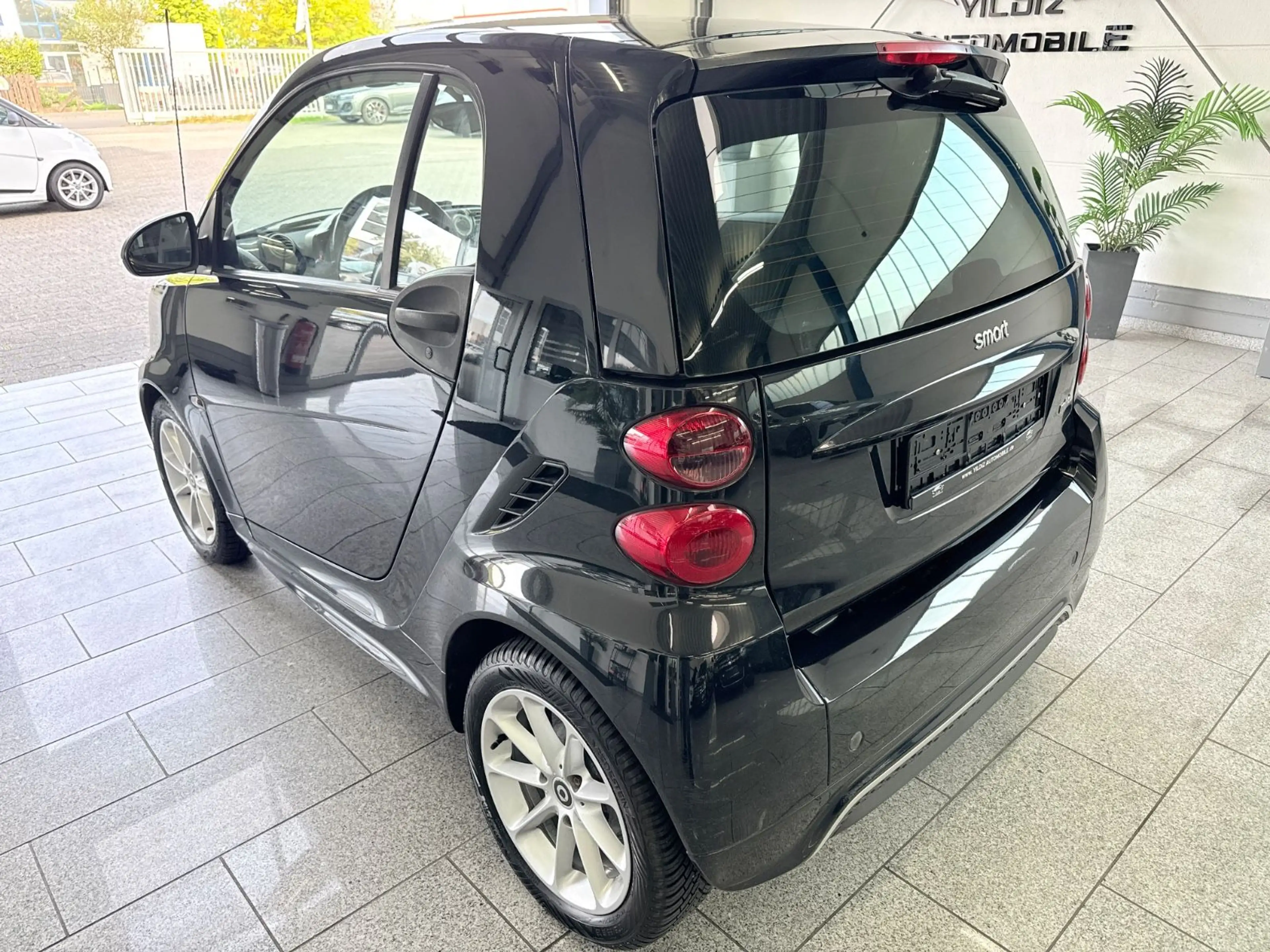 smart forTwo 1.0 MHD*AUTO*SERV*PANO*CARPL*NAV*SHZ*SOUN — photo 9