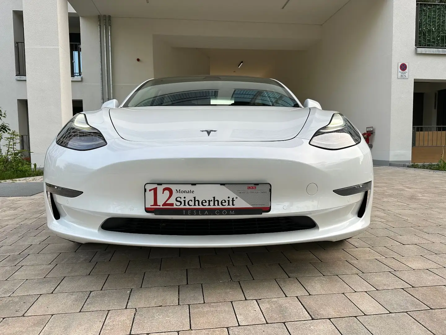Tesla Model 3 Weiß - 2