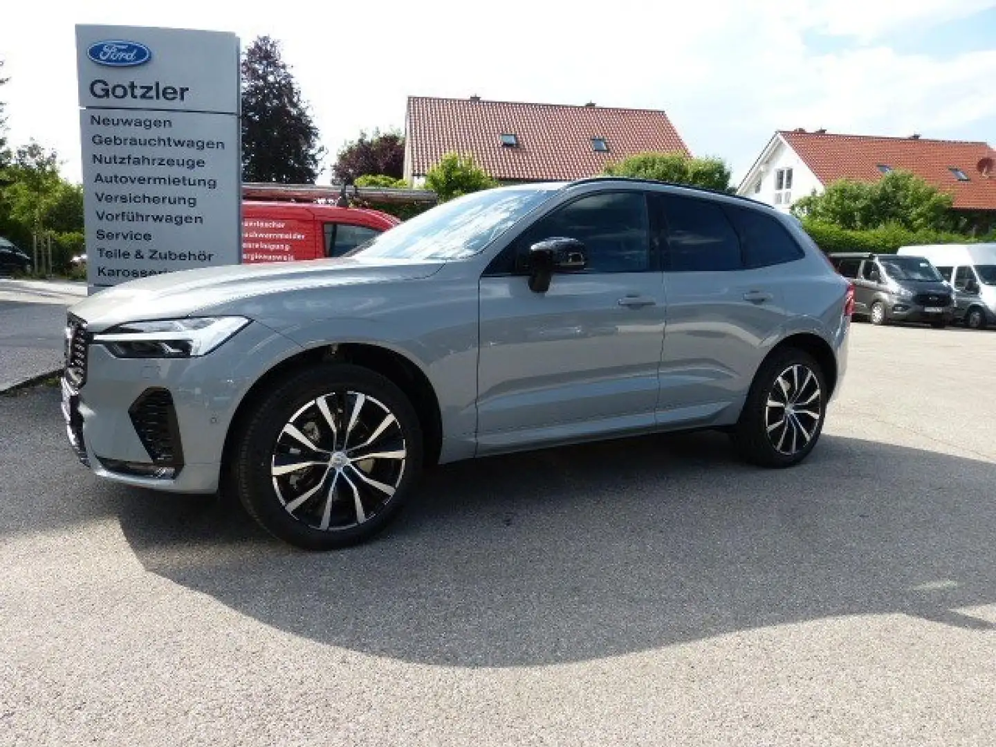 Volvo XC60 Plus Dark AWD Grau - 1