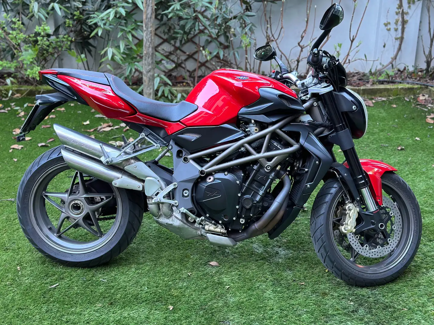 MV Agusta Brutale 990 R Kırmızı - 1