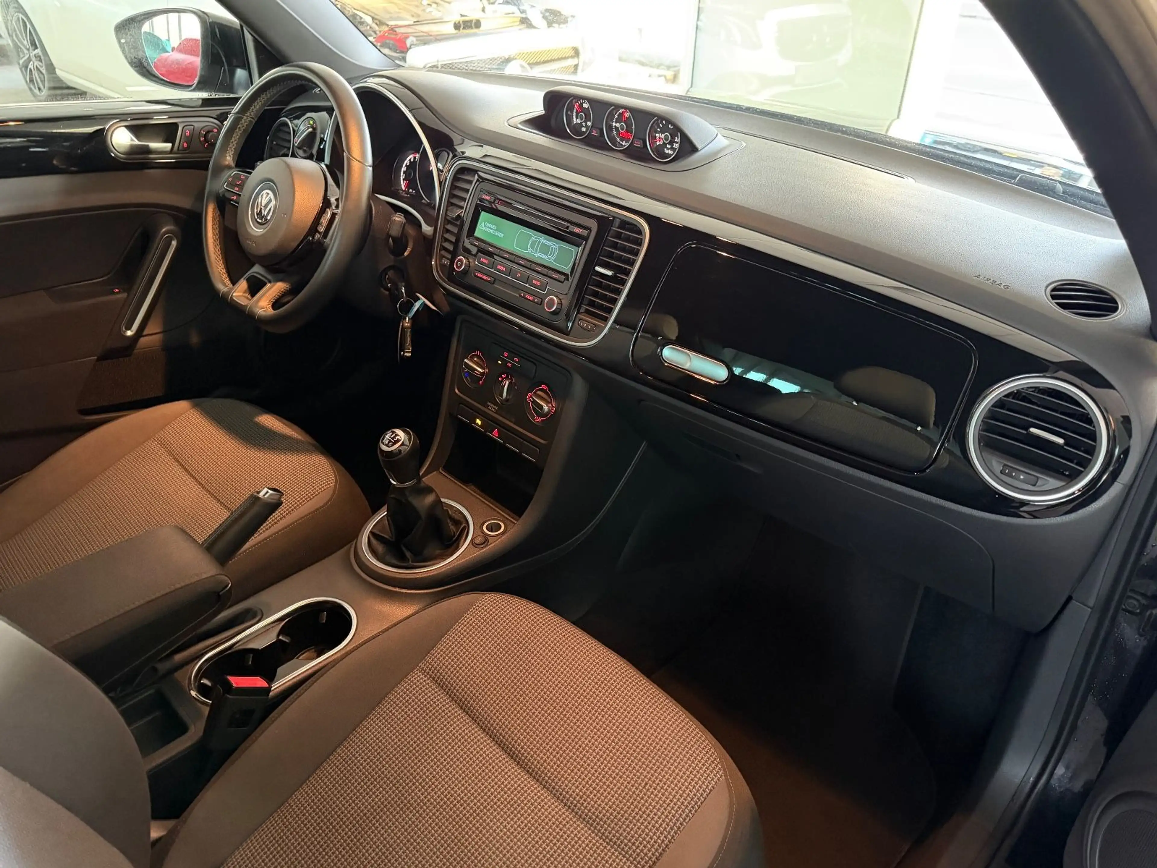 Volkswagen Beetle 1.4 TSI Design Bi-Xenon PDC SHZ TÜV 03/27 — photo 13