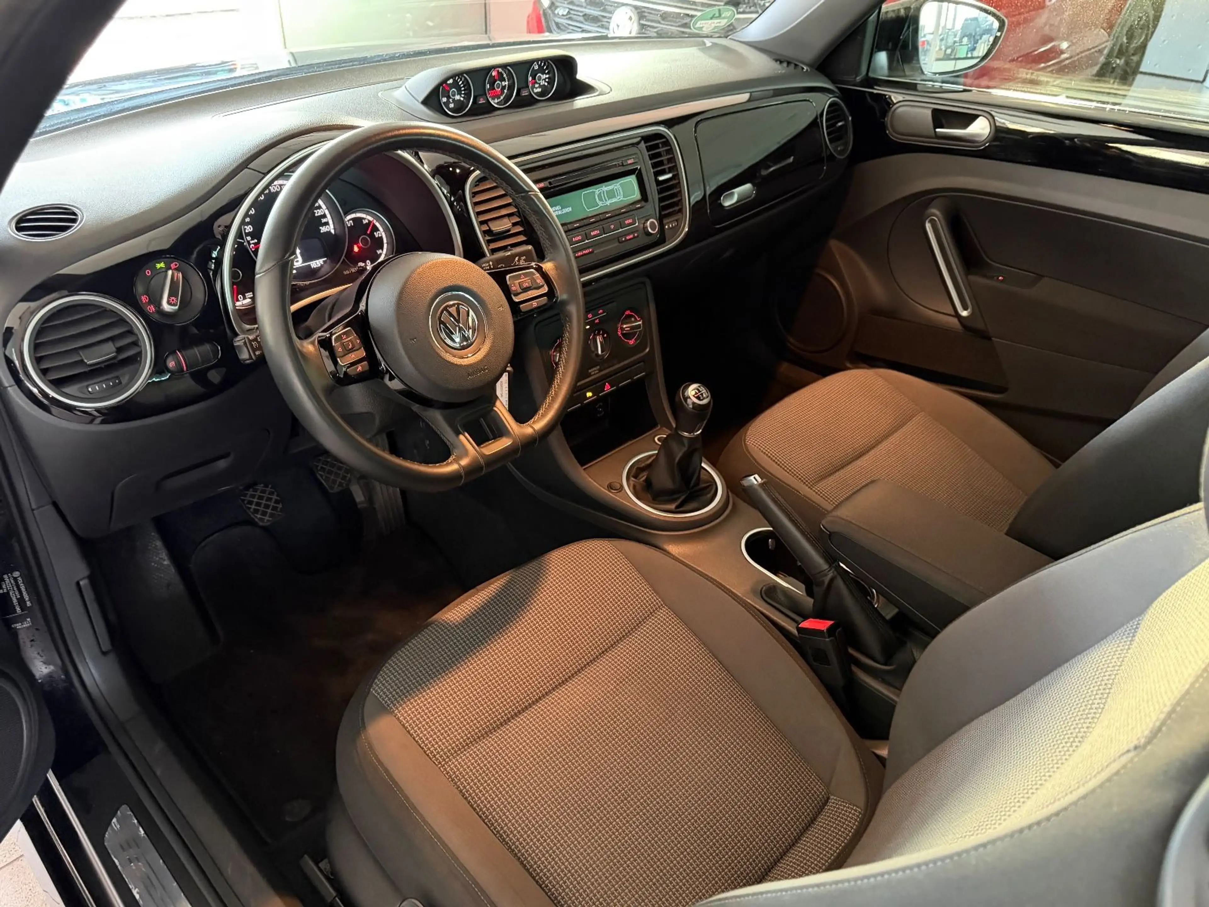 Volkswagen Beetle 1.4 TSI Design Bi-Xenon PDC SHZ TÜV 03/27 — photo 9
