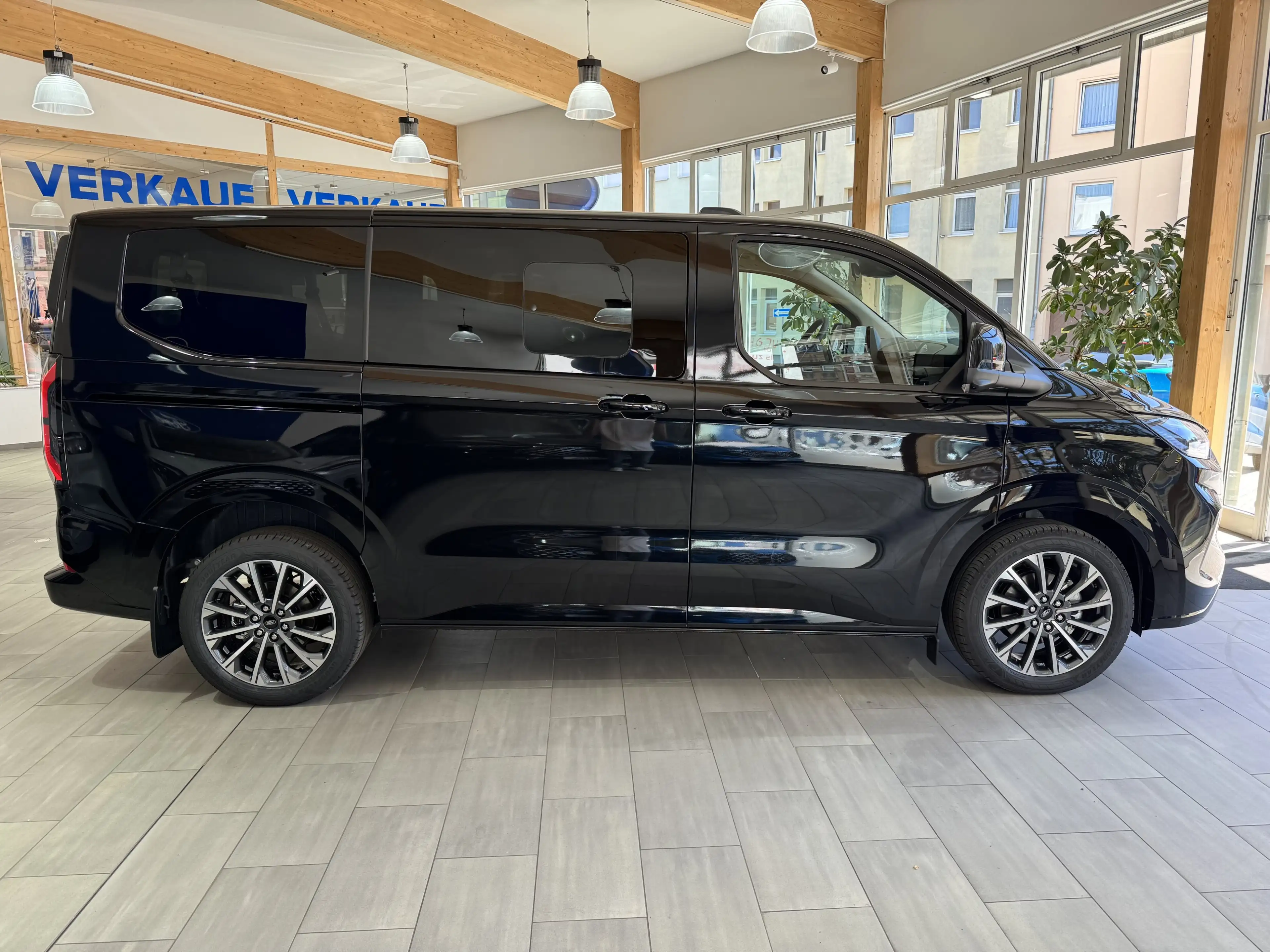 Ford Tourneo Custom Titanium X L1 AWD MATRIX-LED — photo 4