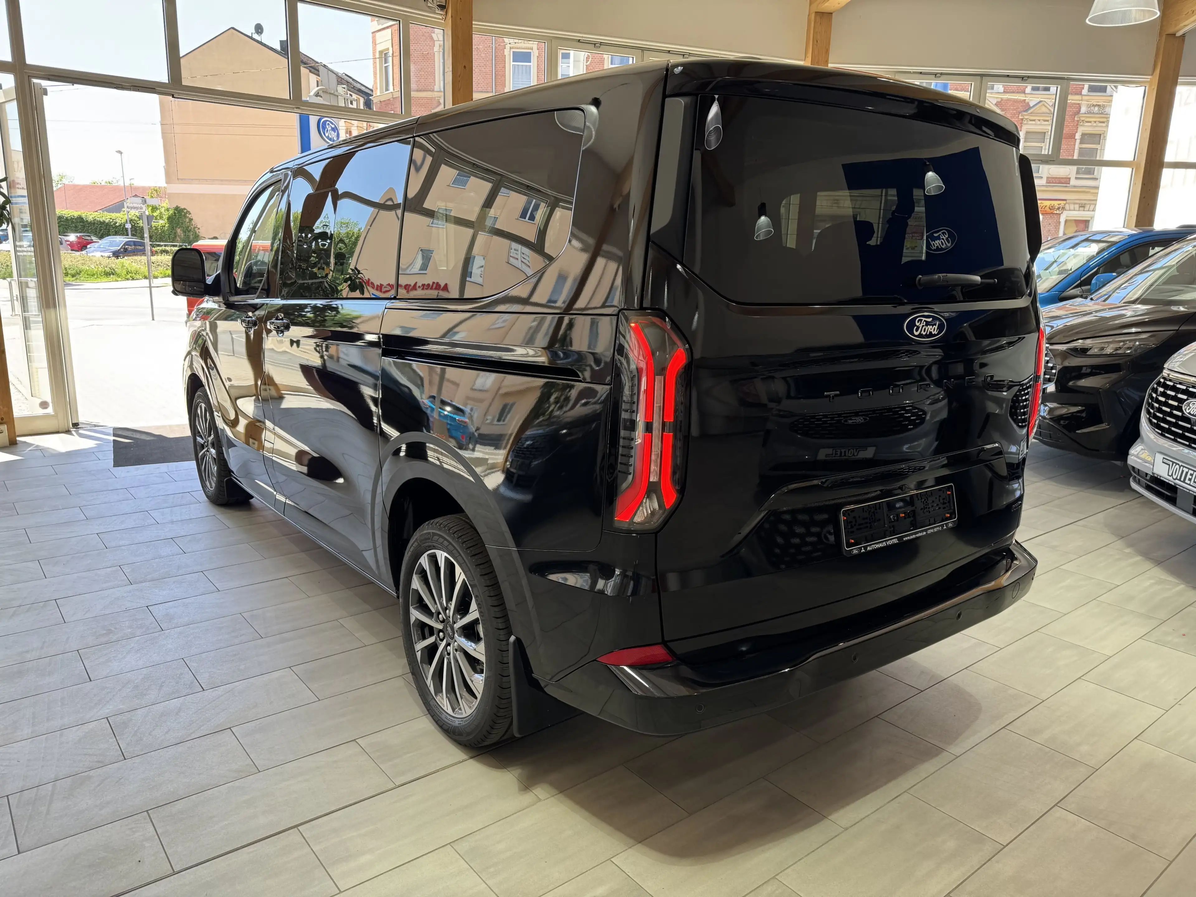 Ford Tourneo Custom Titanium X L1 AWD MATRIX-LED — photo 7