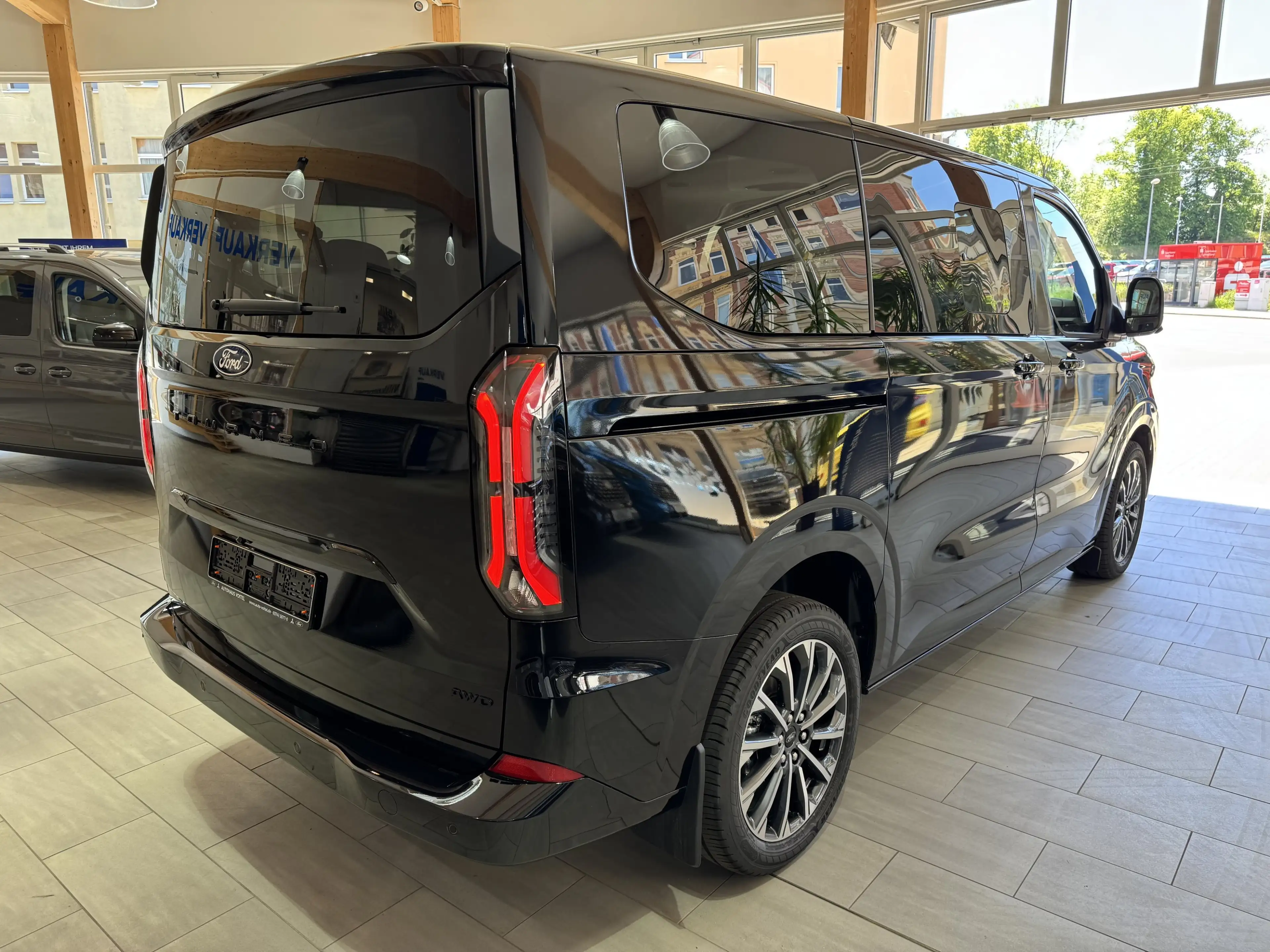 Ford Tourneo Custom Titanium X L1 AWD MATRIX-LED — photo 5