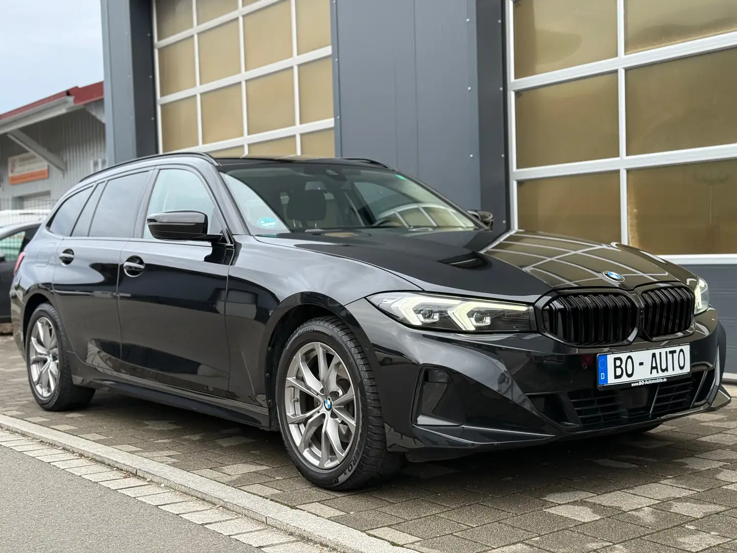 BMW 320 d xDrive LCI Curved ACC AHK Driving Navi DAB 8fach Noir - 1