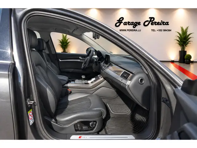 Audi S8 view 6