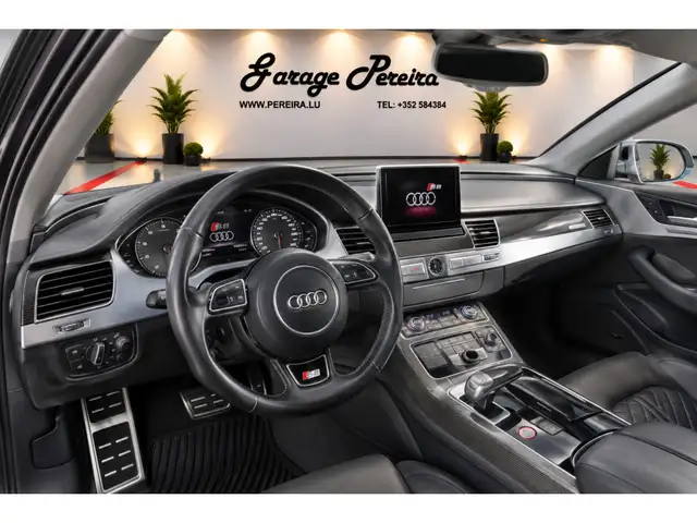 Audi S8 view 5