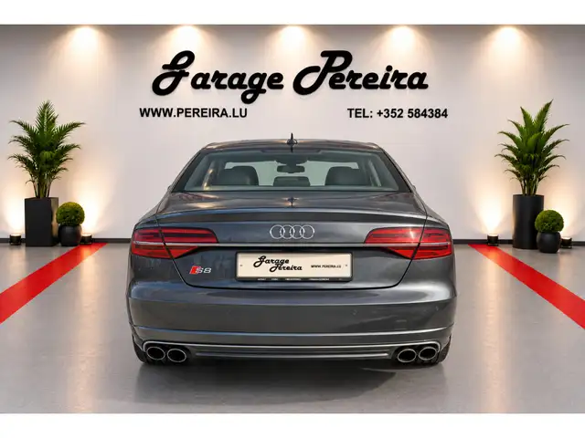 Audi S8 view 4