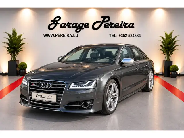 Audi S8 view 2
