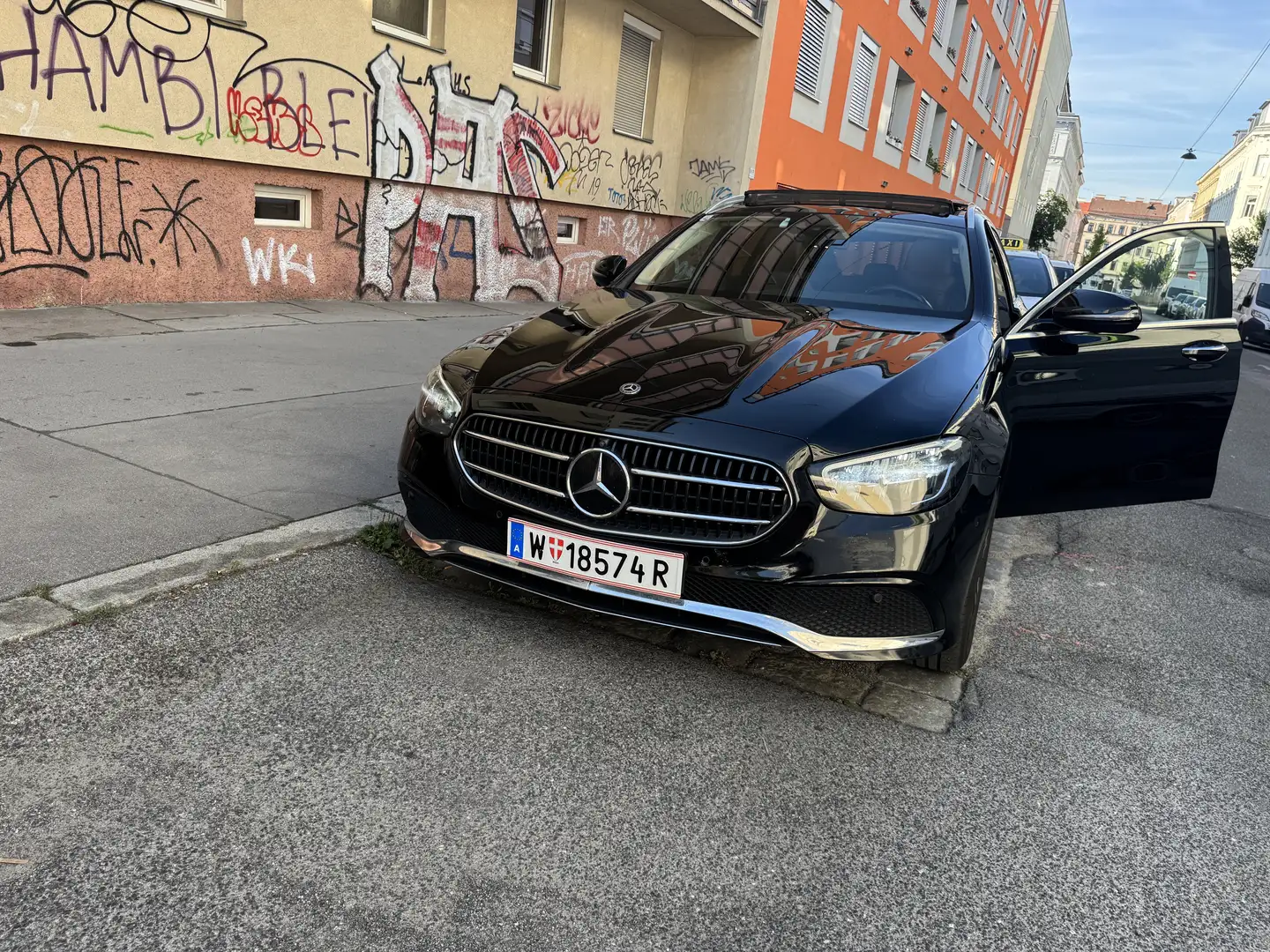 Mercedes-Benz E 220 d T Avantgarde Aut LED SKY AHK 360-CAM NAVI - 1
